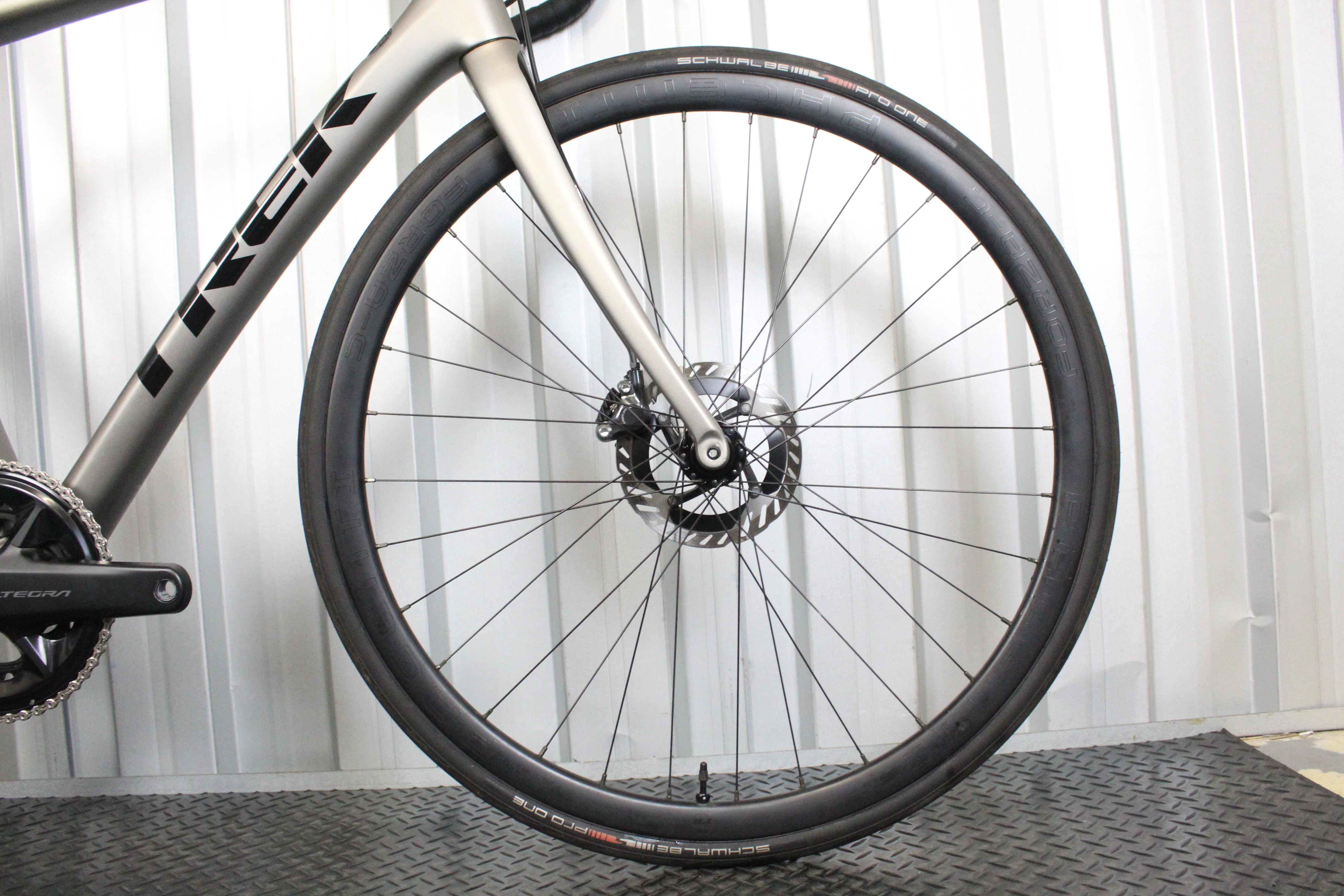 2018 Trek Domane SL6 Ultegra Di2 Pacenti Road Bike (Size 56cm) - Lightly Used