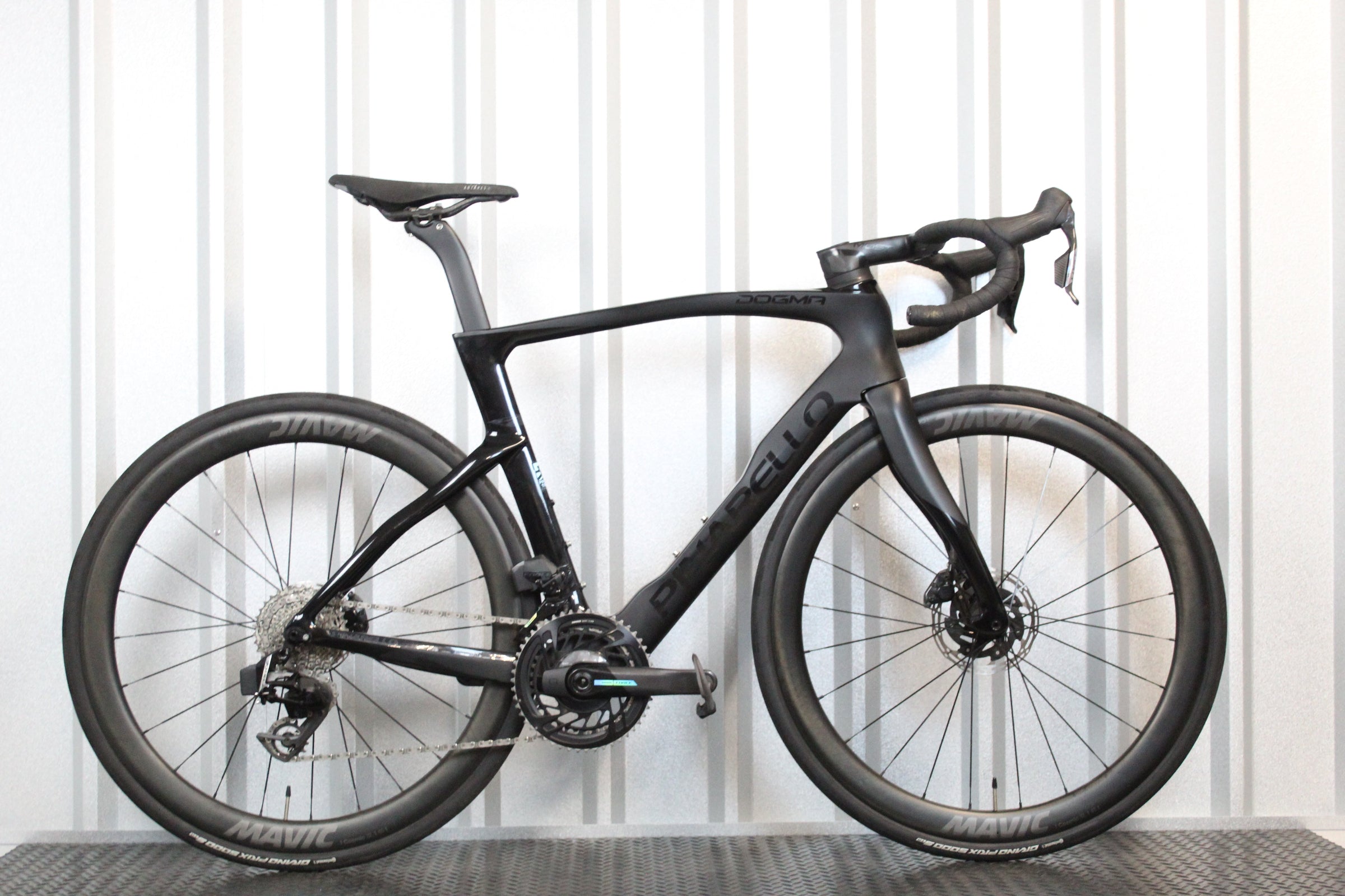 2024 Pinarello Dogma F Road Bike Force E1 Black (Size 56cm)- Near Mint