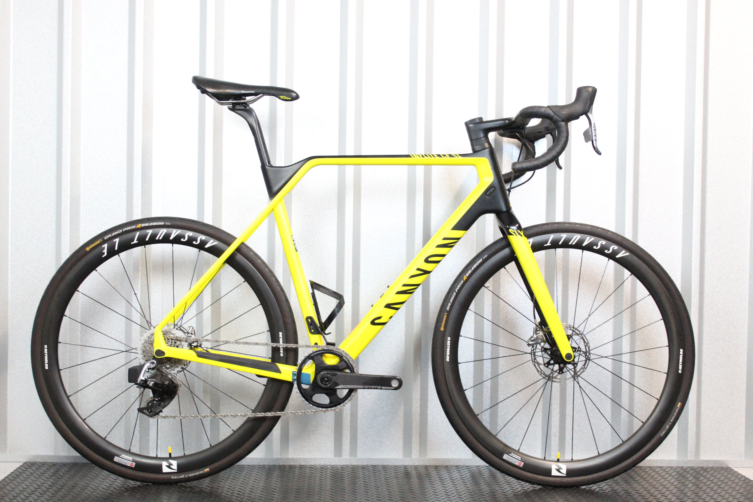 2020 Canyon Inflite CF SL SRAM Red AXS Yellow Size Large - Near Mint