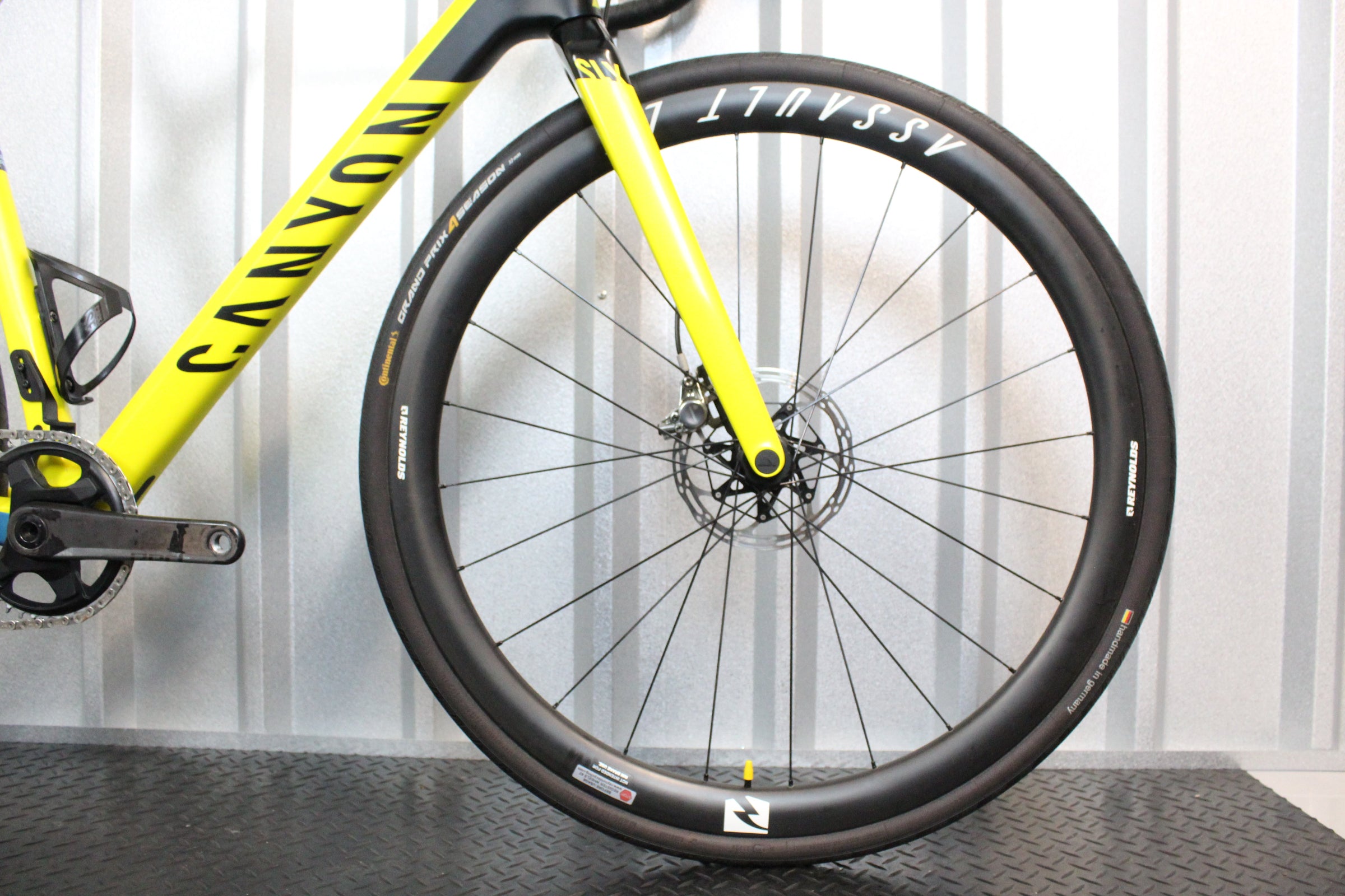 2020 Canyon Inflite CF SL SRAM Red AXS Yellow Size Large - Near Mint