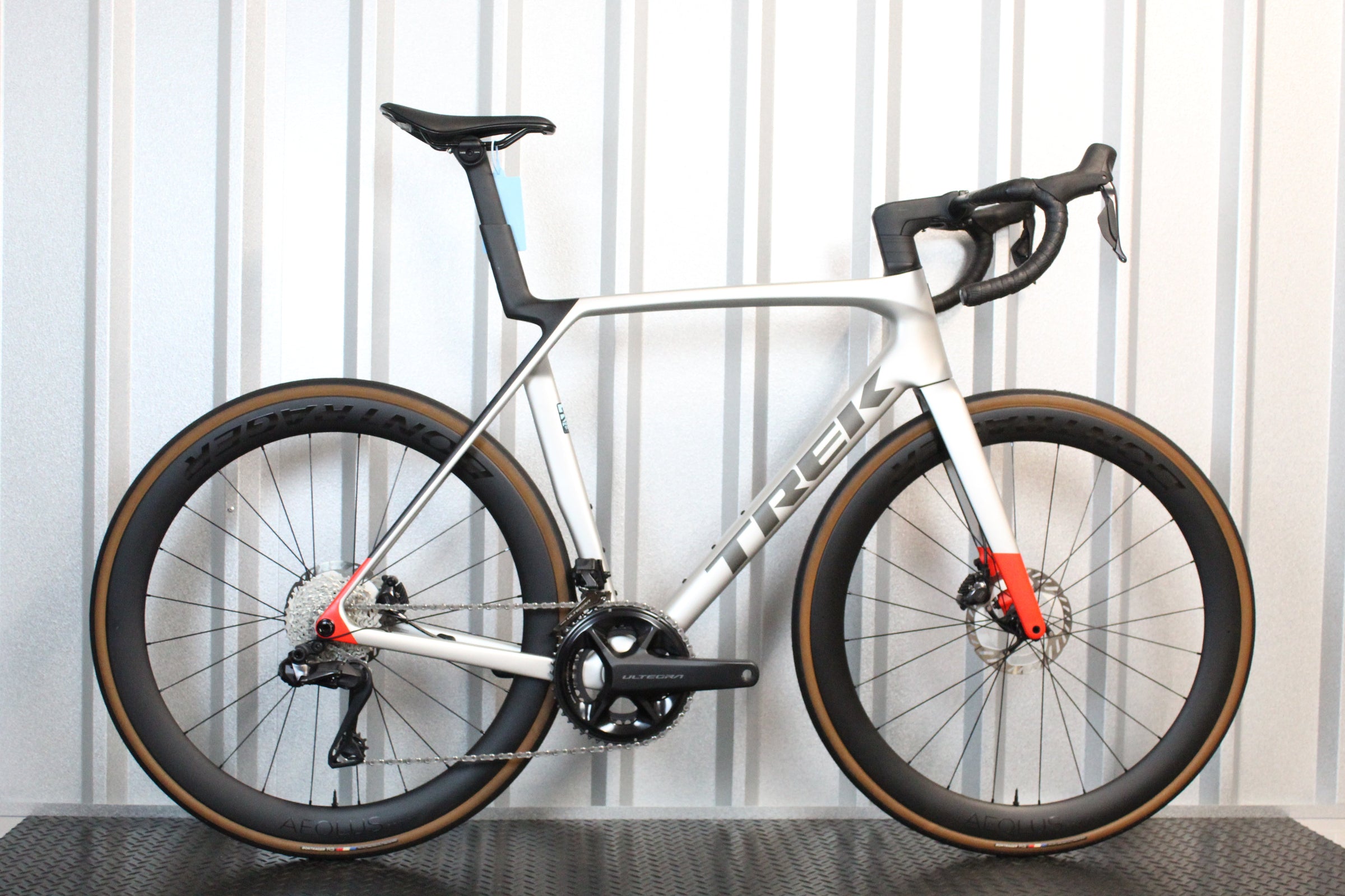 2024 Trek Madone SL 7 Gen 8 Ultegra Di2 Road Bike, Size Large – Mint Condition