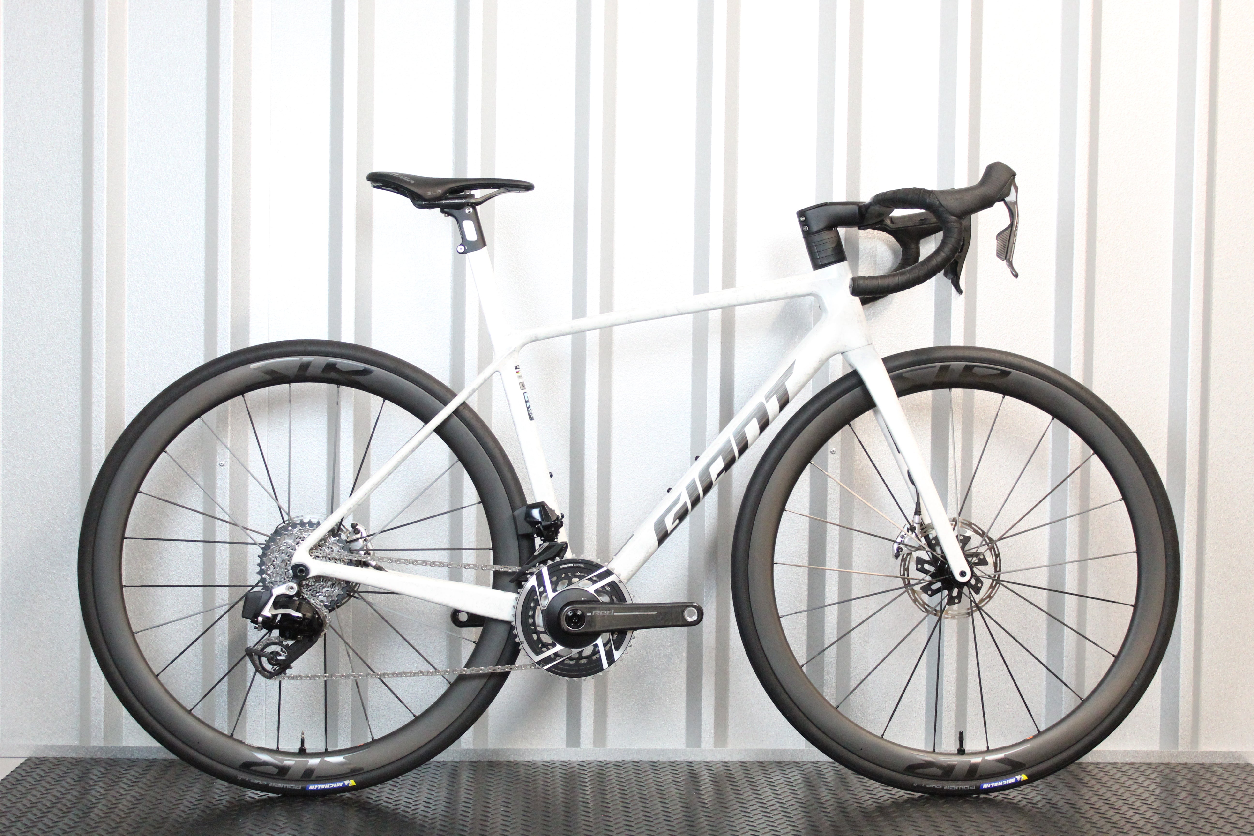 2025 Giant TCR Advanced SL-FF SRAM Red AXS E1 Road Bike Opal Brushed Chrome, Size Small – Mint