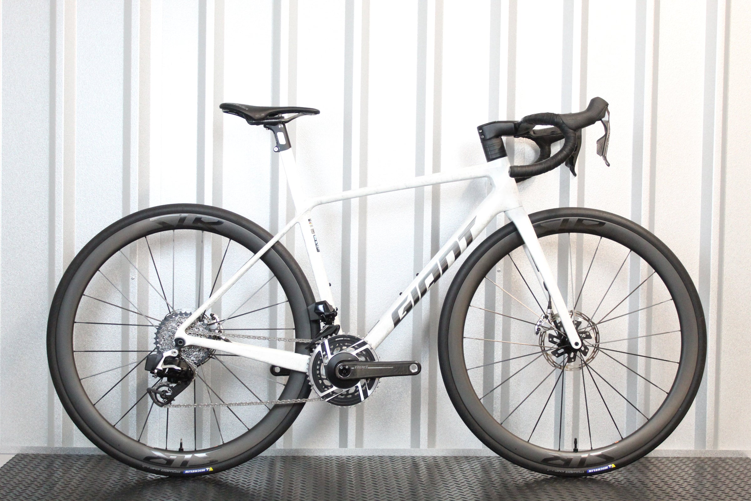 2025 Giant TCR Advanced SL-FF SRAM Red AXS E1 Road Bike Opal Brushed Chrome, Size Small – Mint