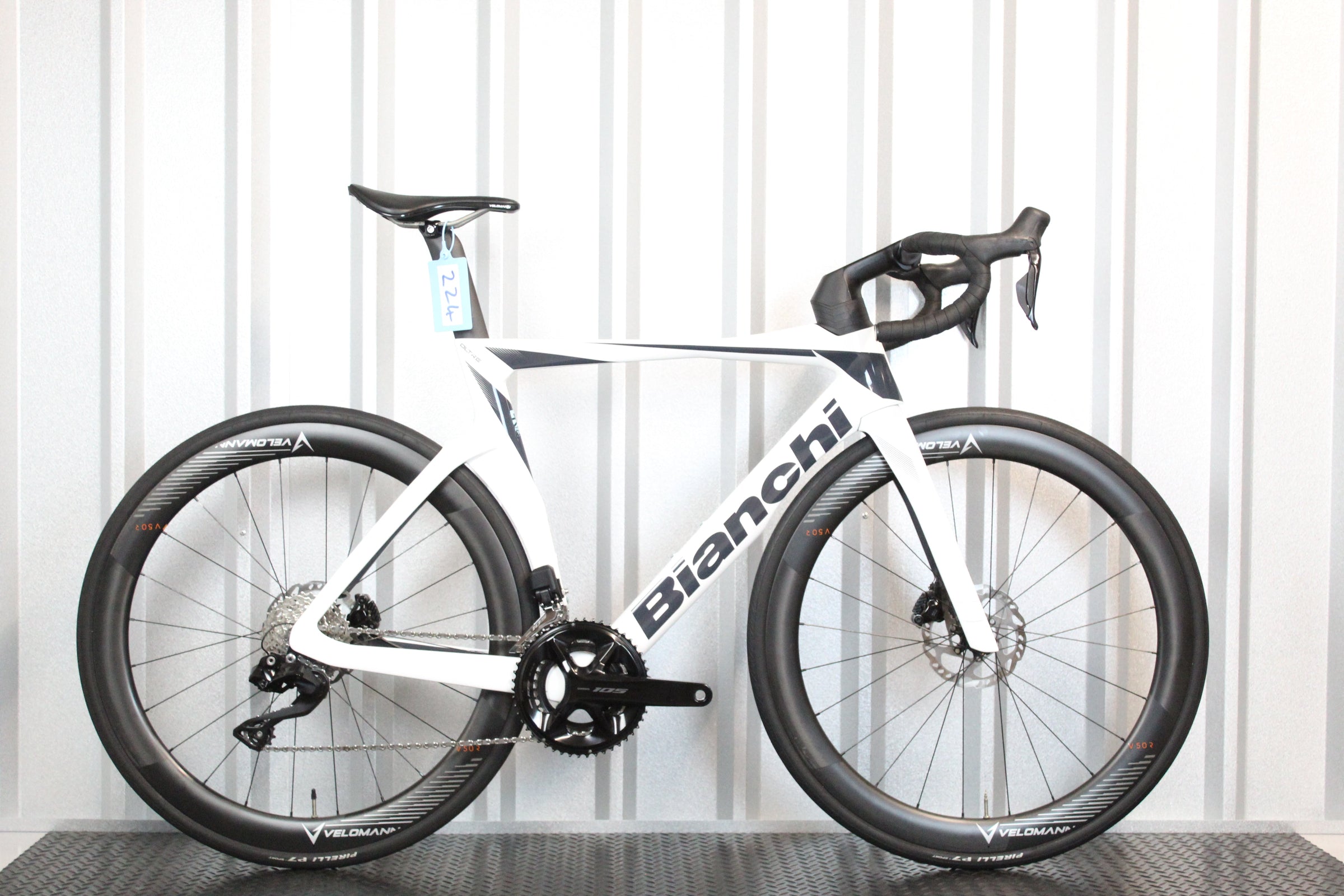 2024 Bianchi Oltre 105 DI2 Road Bike White, Size 55cm - Mint
