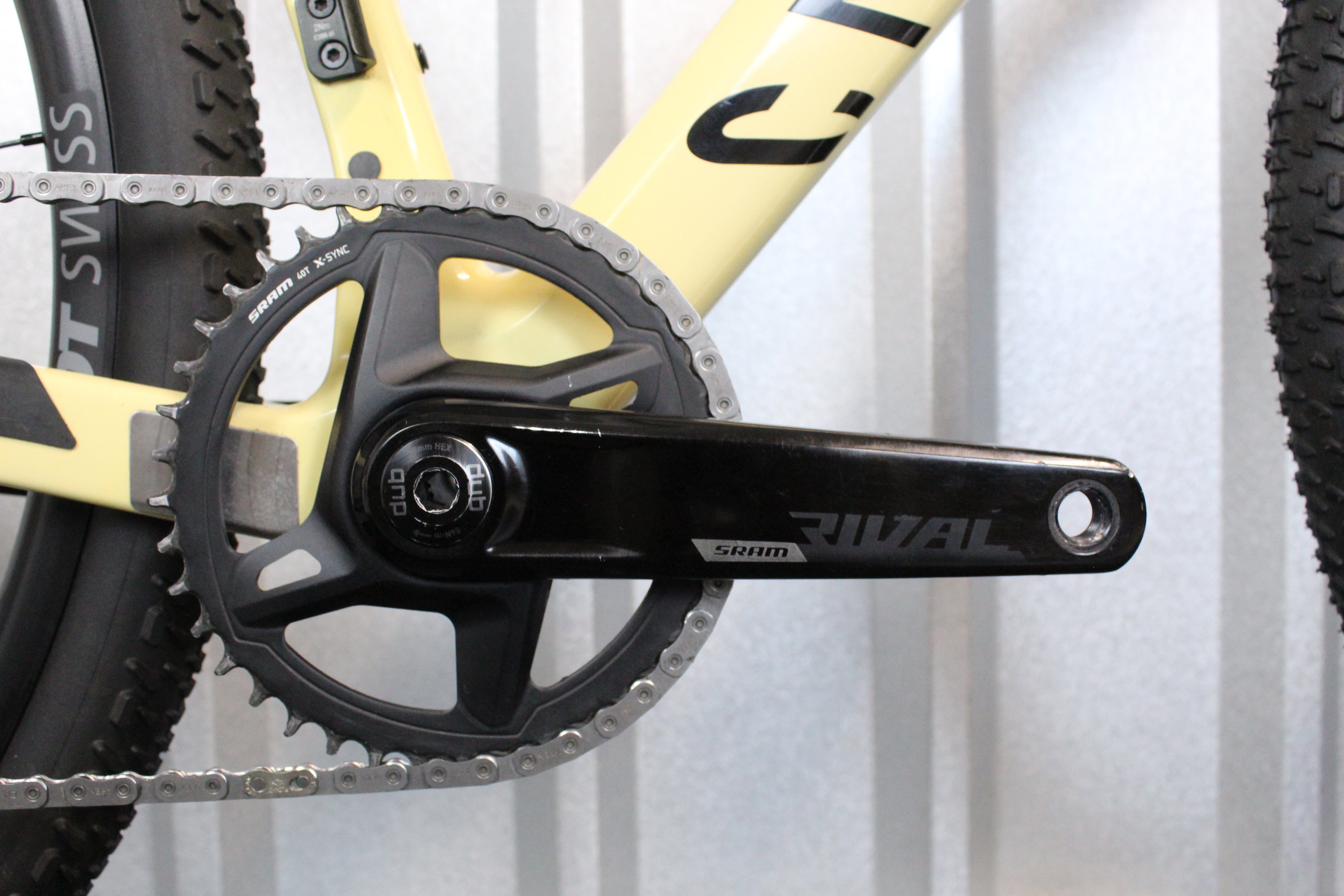 2023 Canyon Grail CF SL 7 SRAM Rival AXS Gravel Bike Yellow / Black, Size Large – Mint