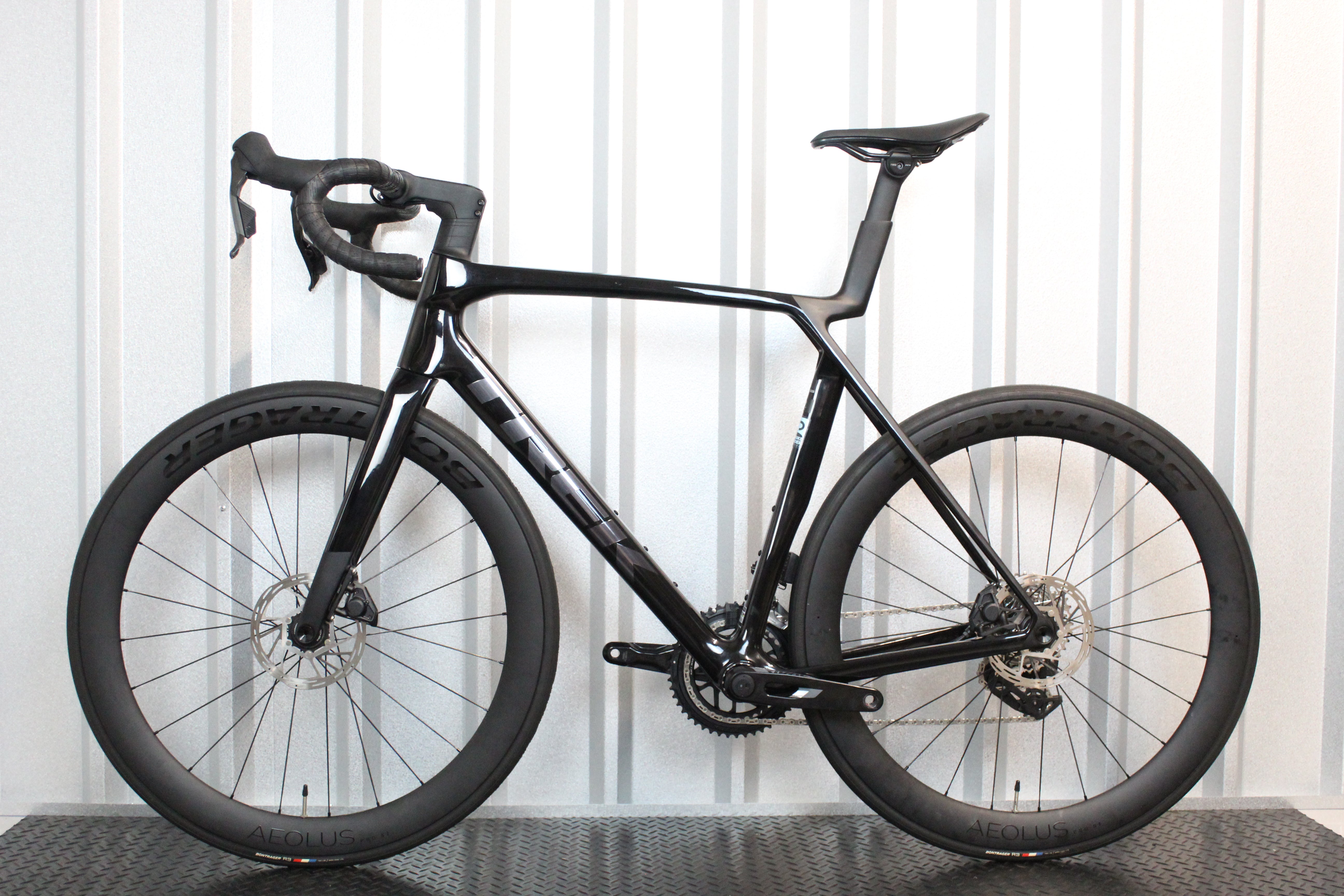 2026 Trek Madone SL 6 AXS Gen 8 Road Bike Black, Size Large – New Other