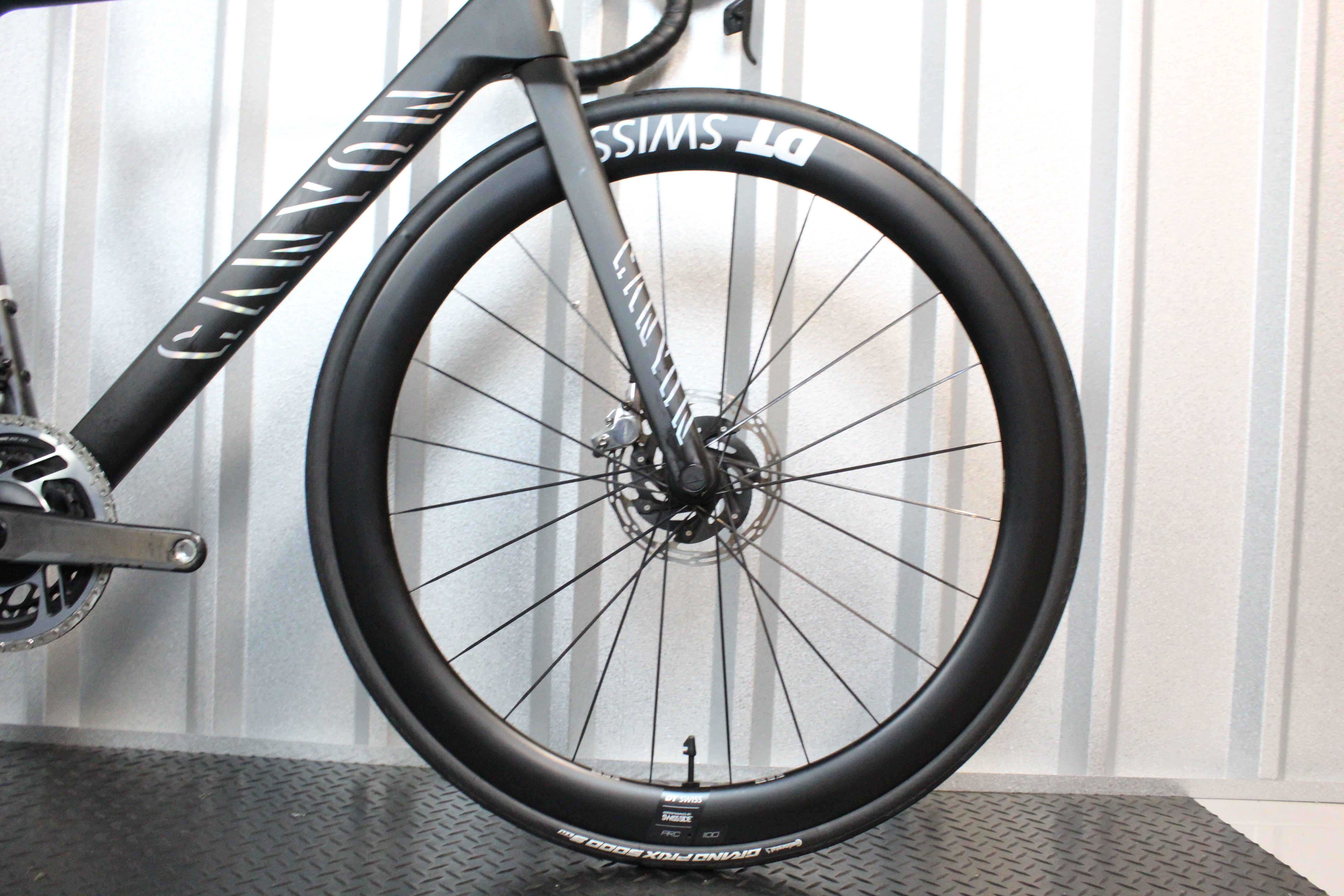 2024 Canyon Ultimate CFR SRAM Red AXS Road Bike Black, Size Medium – Near Mint
