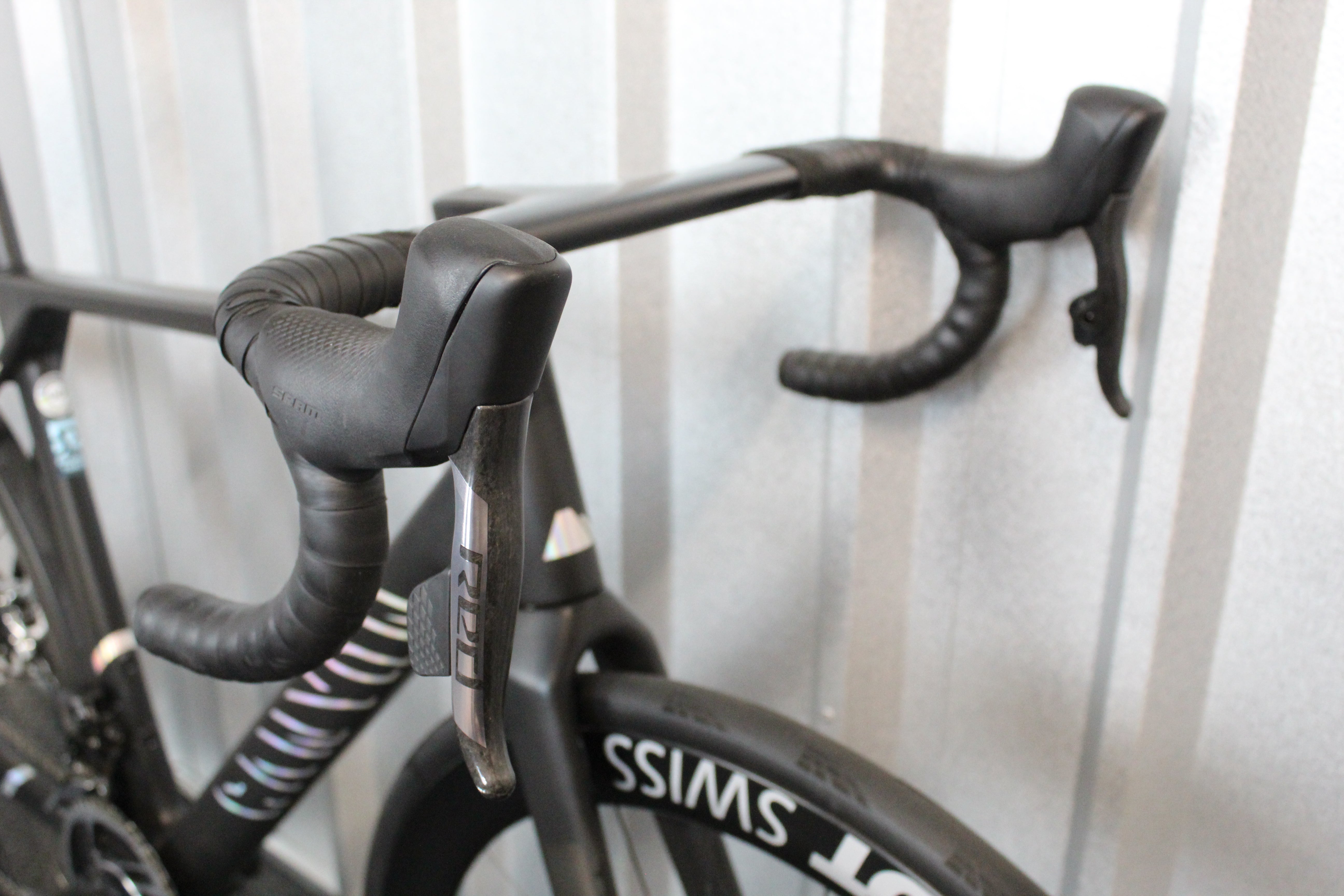 2024 Canyon Ultimate CFR SRAM Red AXS Road Bike Black, Size Medium – Near Mint