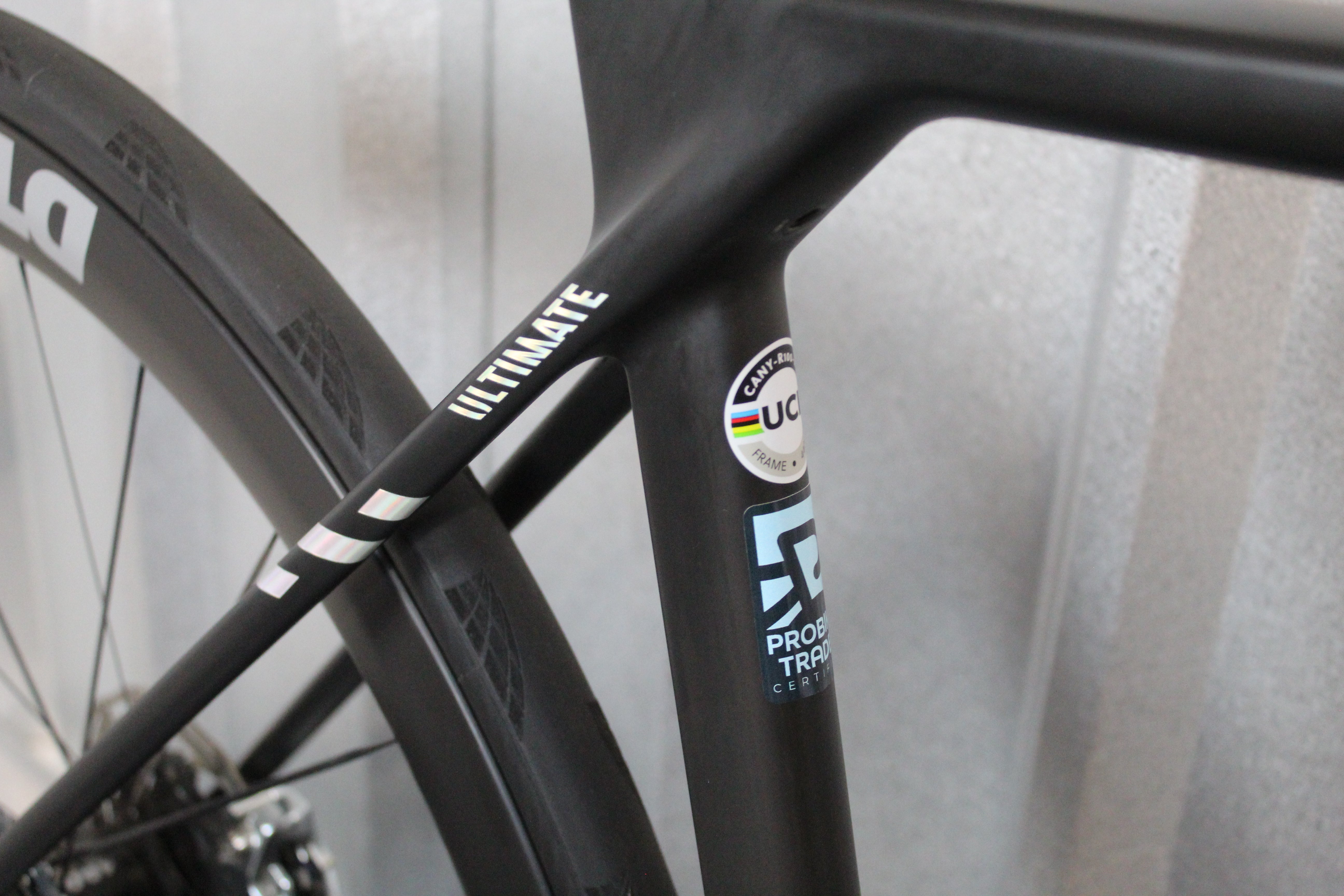 2024 Canyon Ultimate CFR SRAM Red AXS Road Bike Black, Size Medium – Near Mint