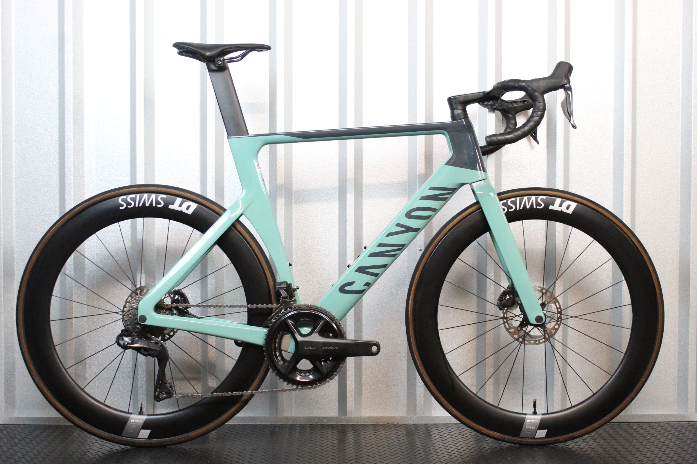 2024 Canyon Aeroad CF SLX 8 Ultegra Di2 Road Bike Pale Green, Size Large– Lightly Used