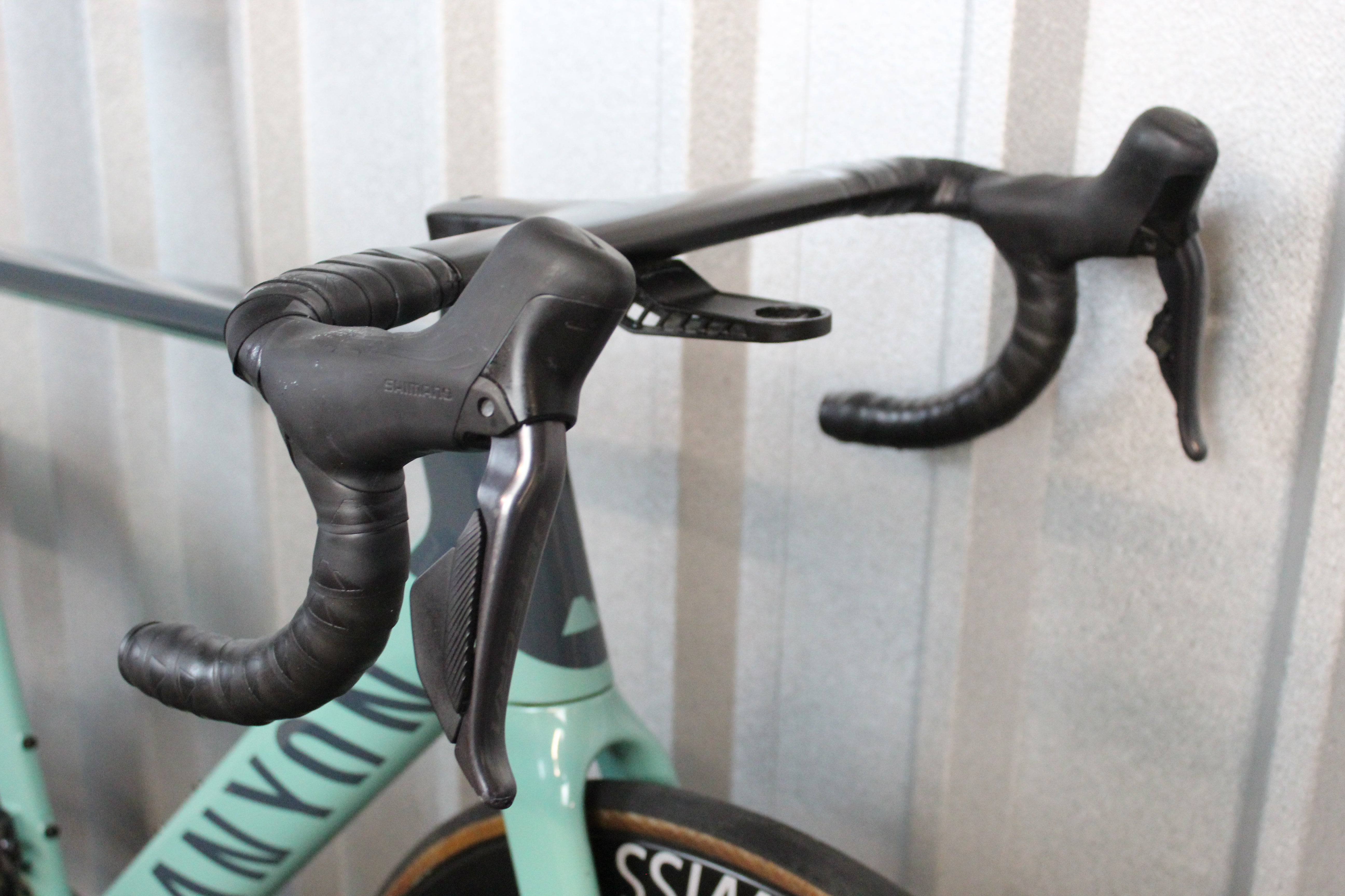 2024 Canyon Aeroad CF SLX 8 Ultegra Di2 Road Bike Pale Green, Size XL – Lightly Used
