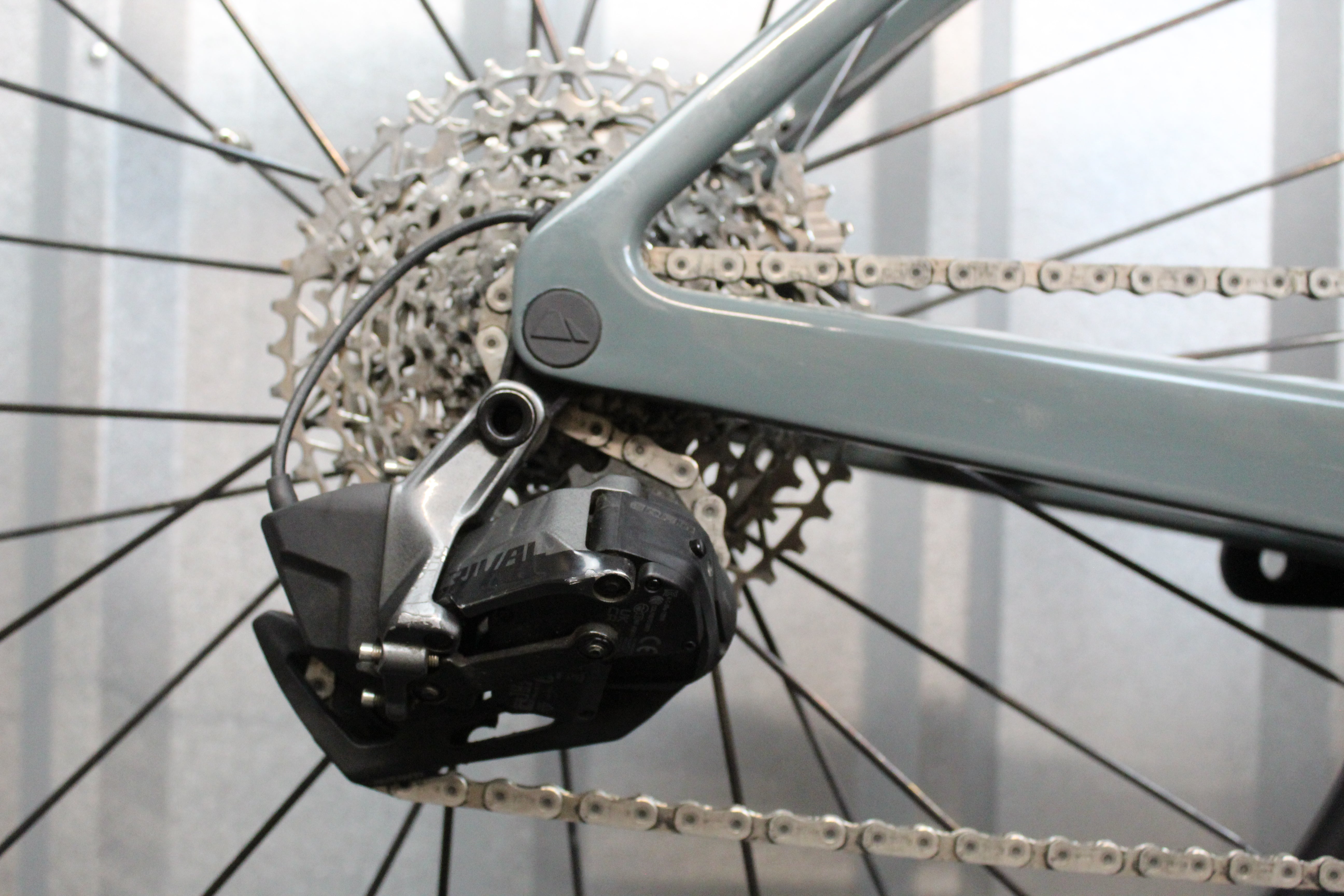 2022 Canyon Grail:ON CF 7 Rival AXS E-Gravel Bike Cloud Grey, XS – Near Mint