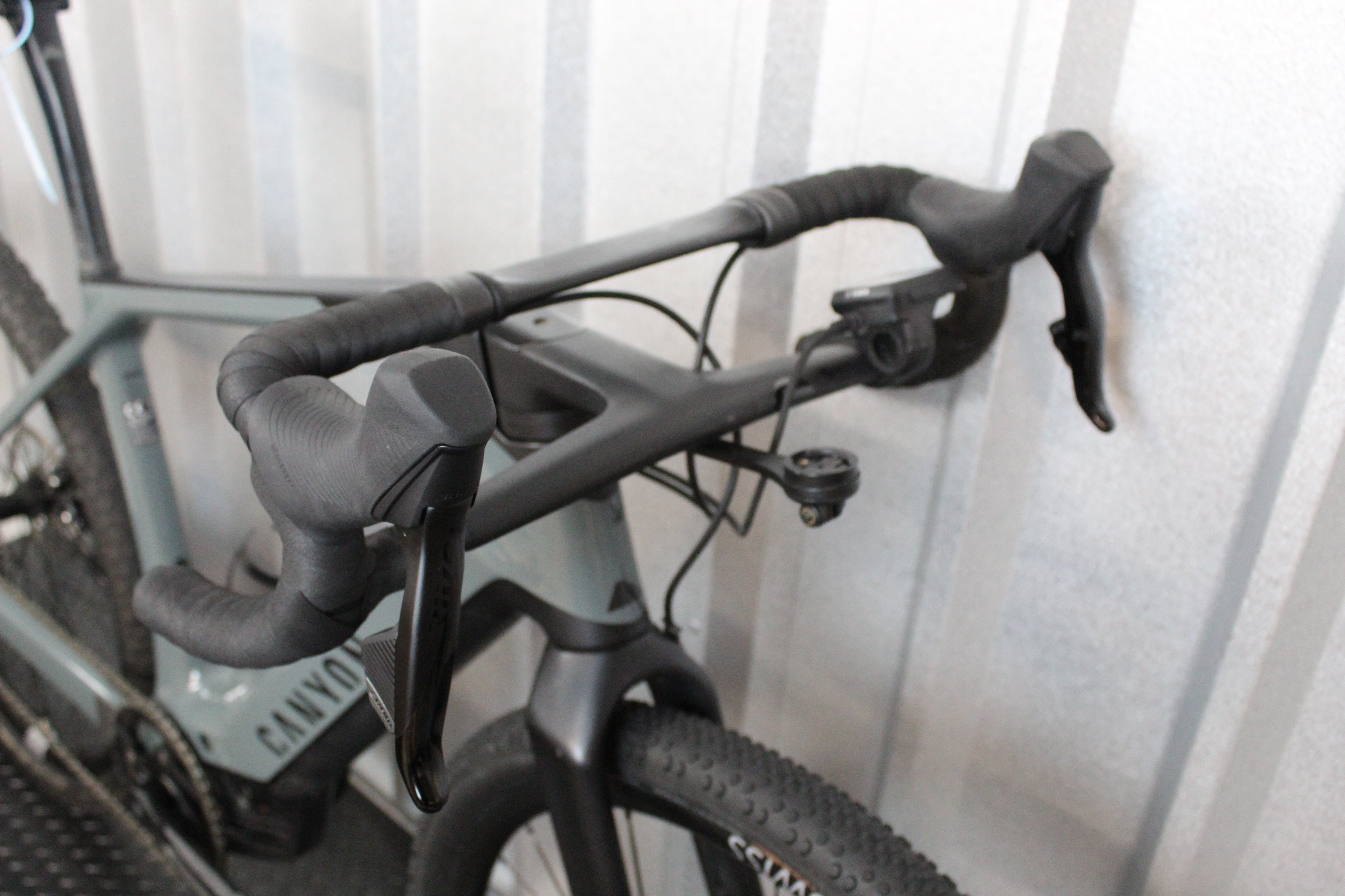 2022 Canyon Grail:ON CF 7 Rival AXS E-Gravel Bike Cloud Grey, XS – Near Mint