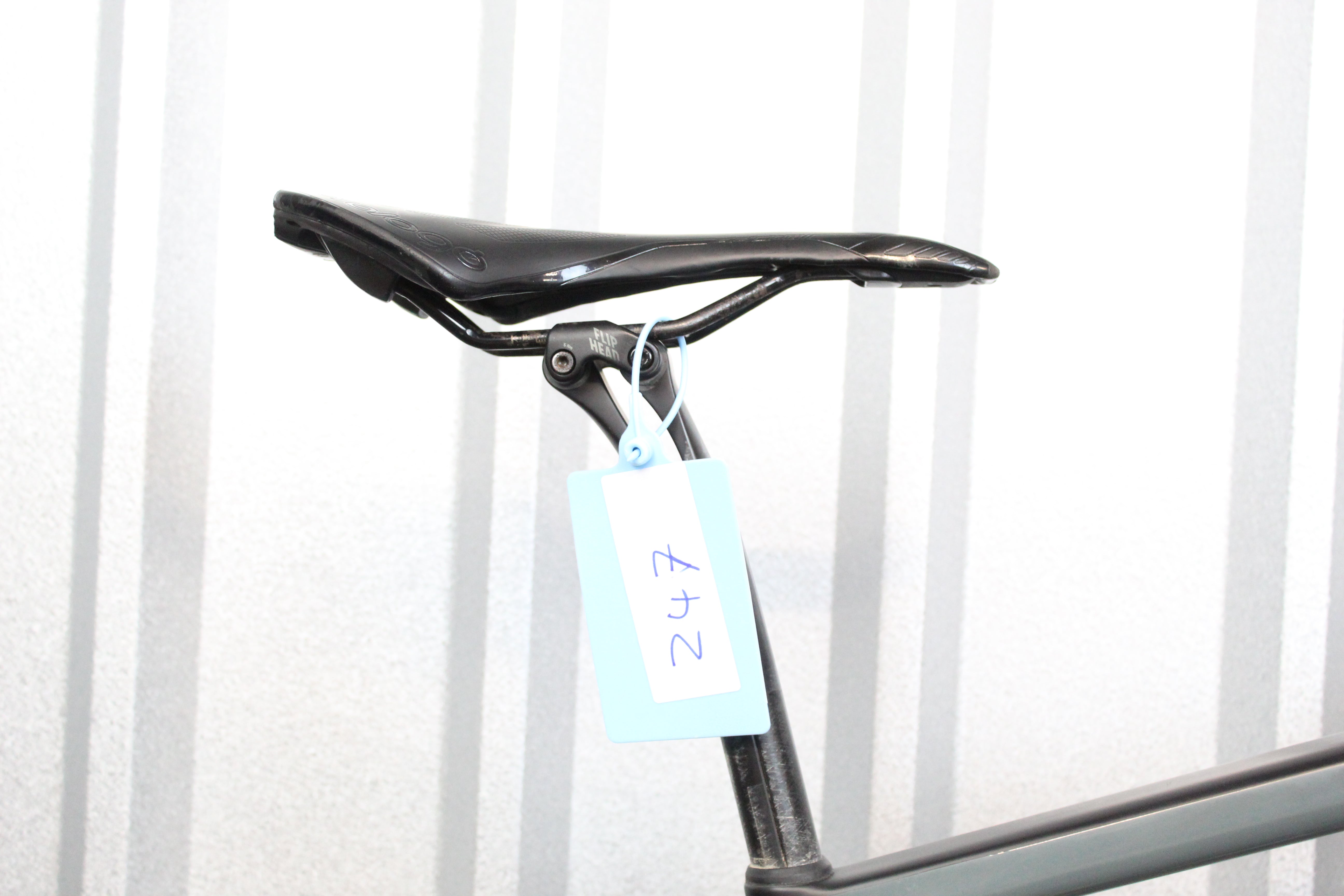 2022 Canyon Grail:ON CF 7 Rival AXS E-Gravel Bike Cloud Grey, XS – Near Mint