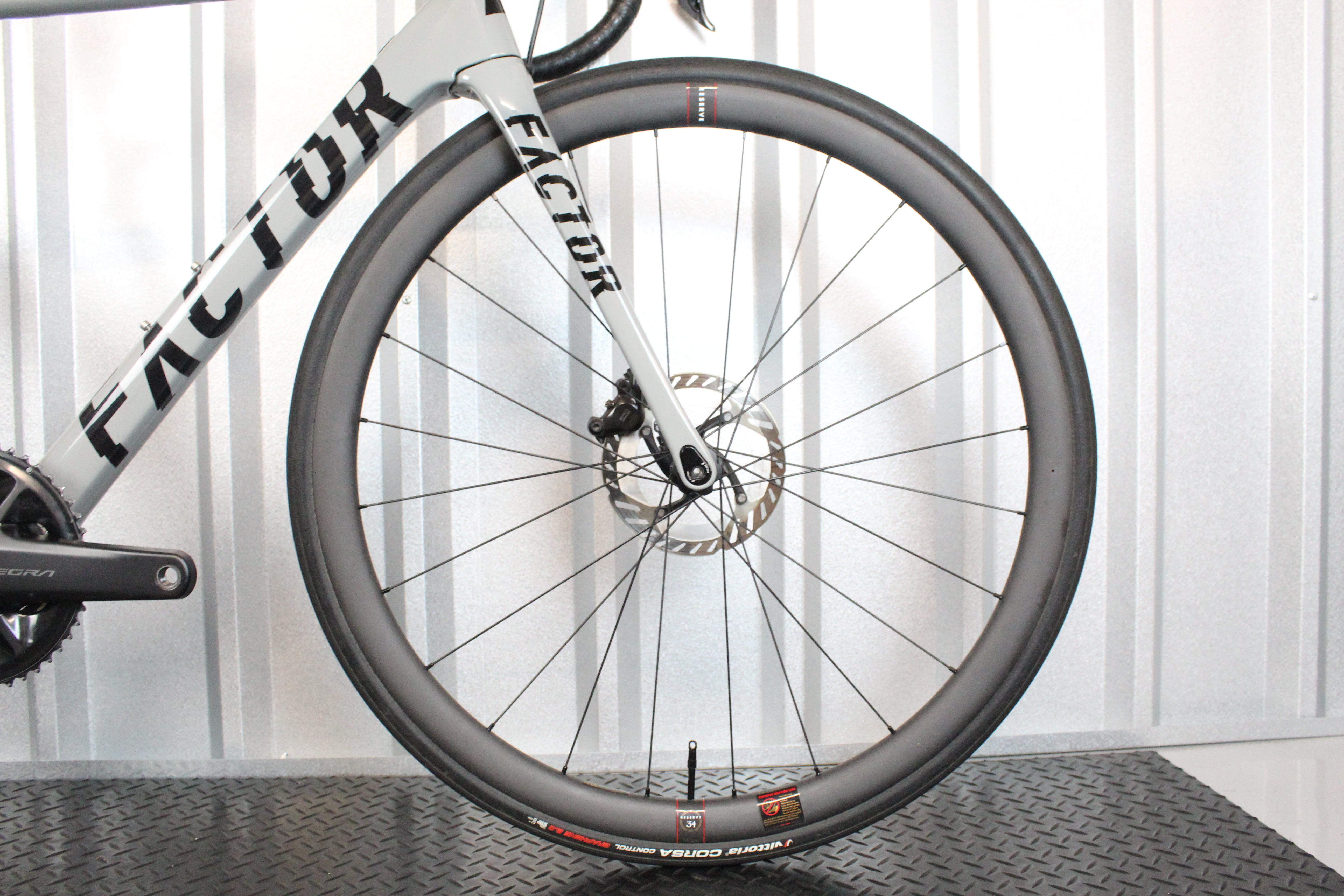 2023 Factor O2 Ultegra Di2 Road Bike Shatter Grey, 52cm – Mint