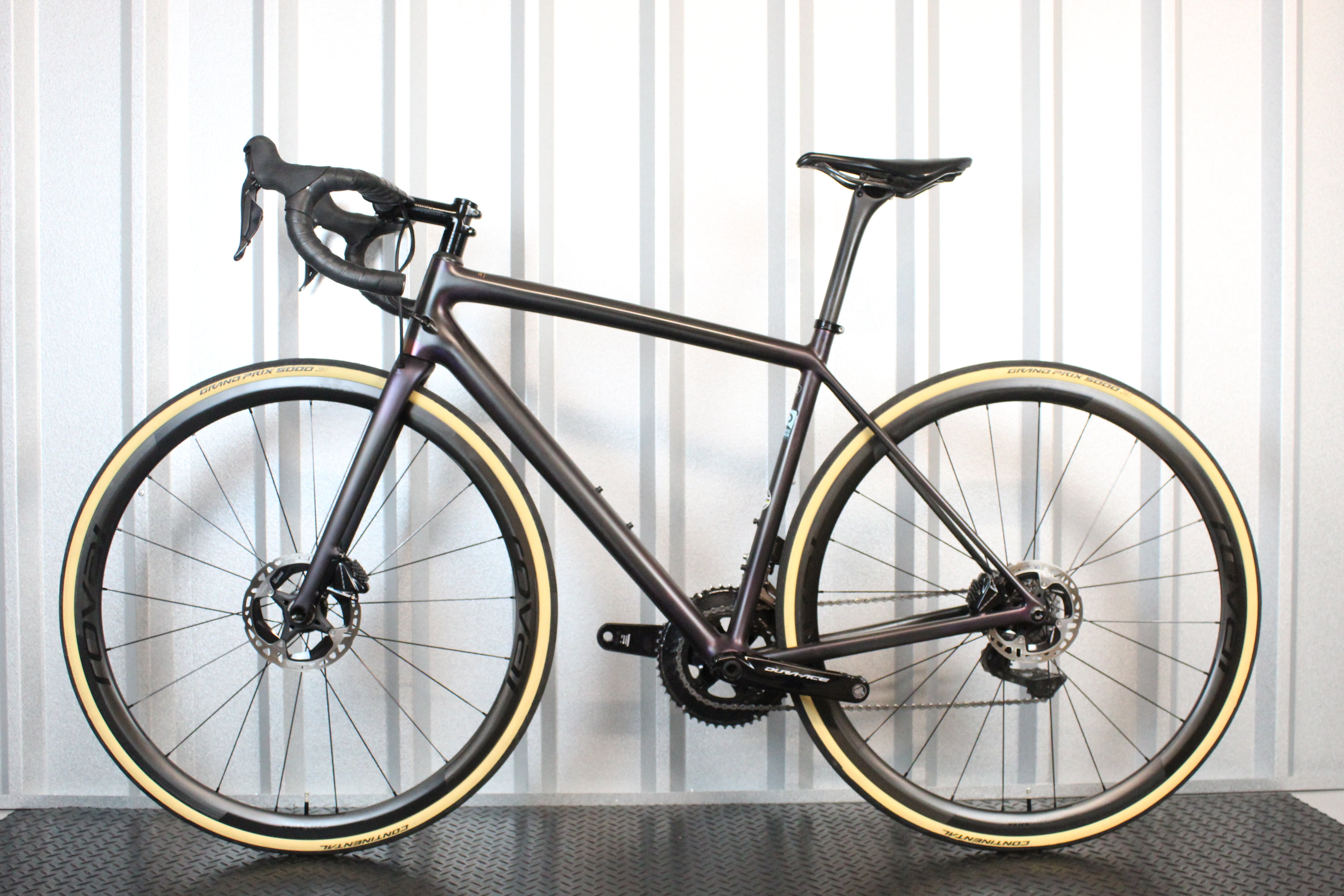2021 S-Works Aethos Dura-Ace Di2 Road Bike Satin Carbon, Red Gold Chameleon 54cm – Mint