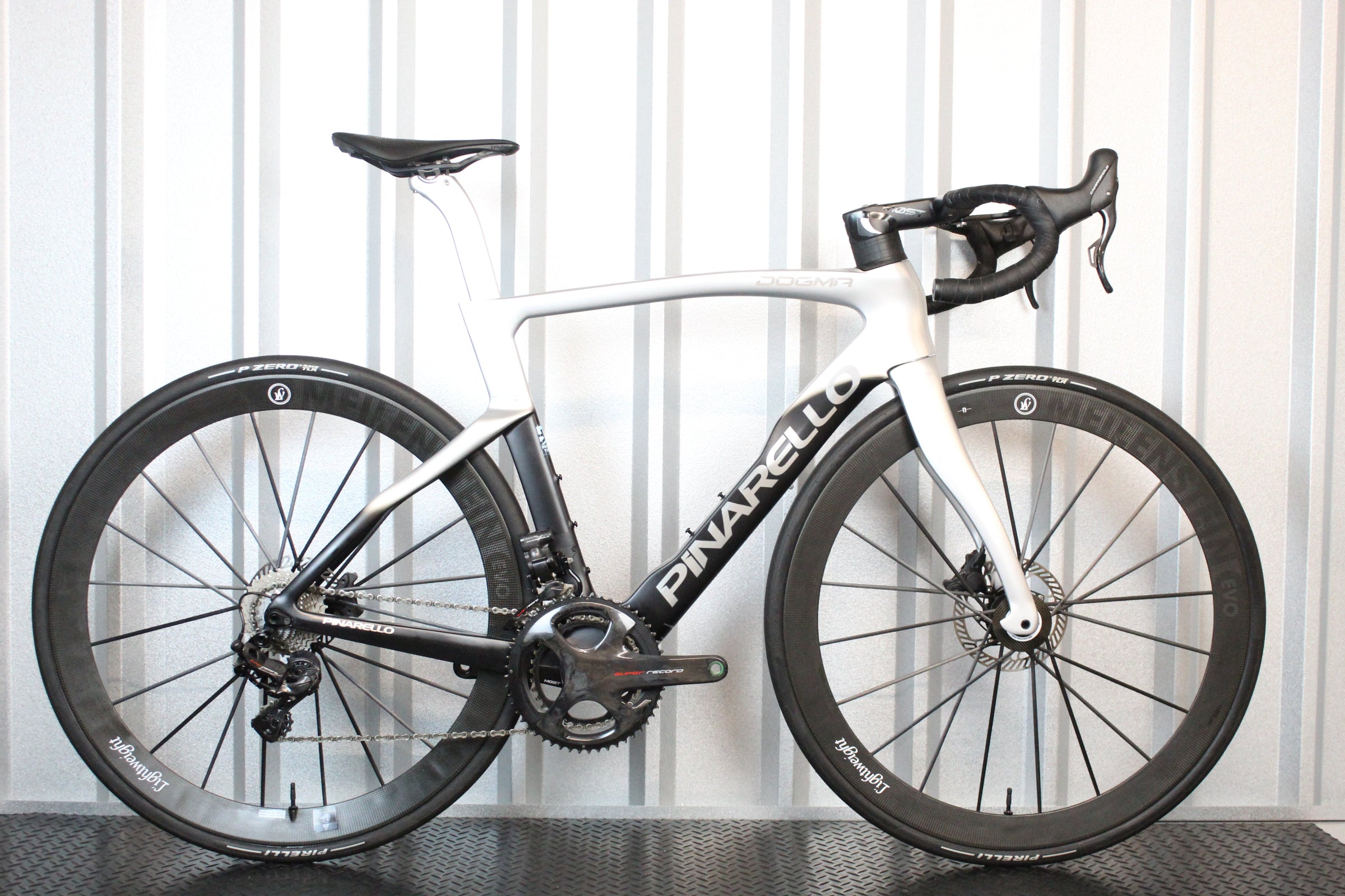 2023 Pinarello Dogma F Super Record EPS Lightweight Road Bike Plutonium Flash, 54cm – Mint