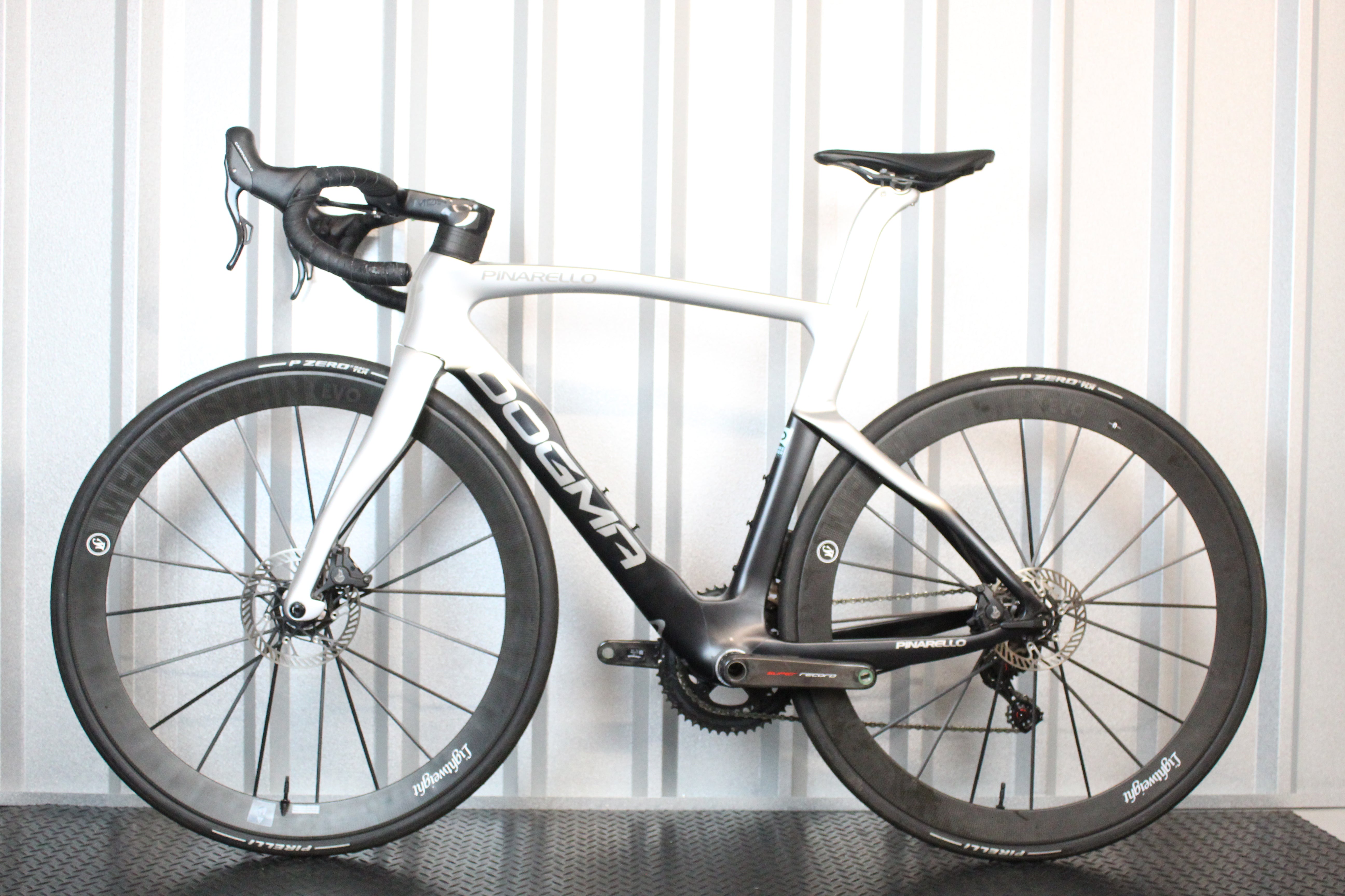2023 Pinarello Dogma F Super Record EPS Lightweight Road Bike Plutonium Flash, 54cm – Mint