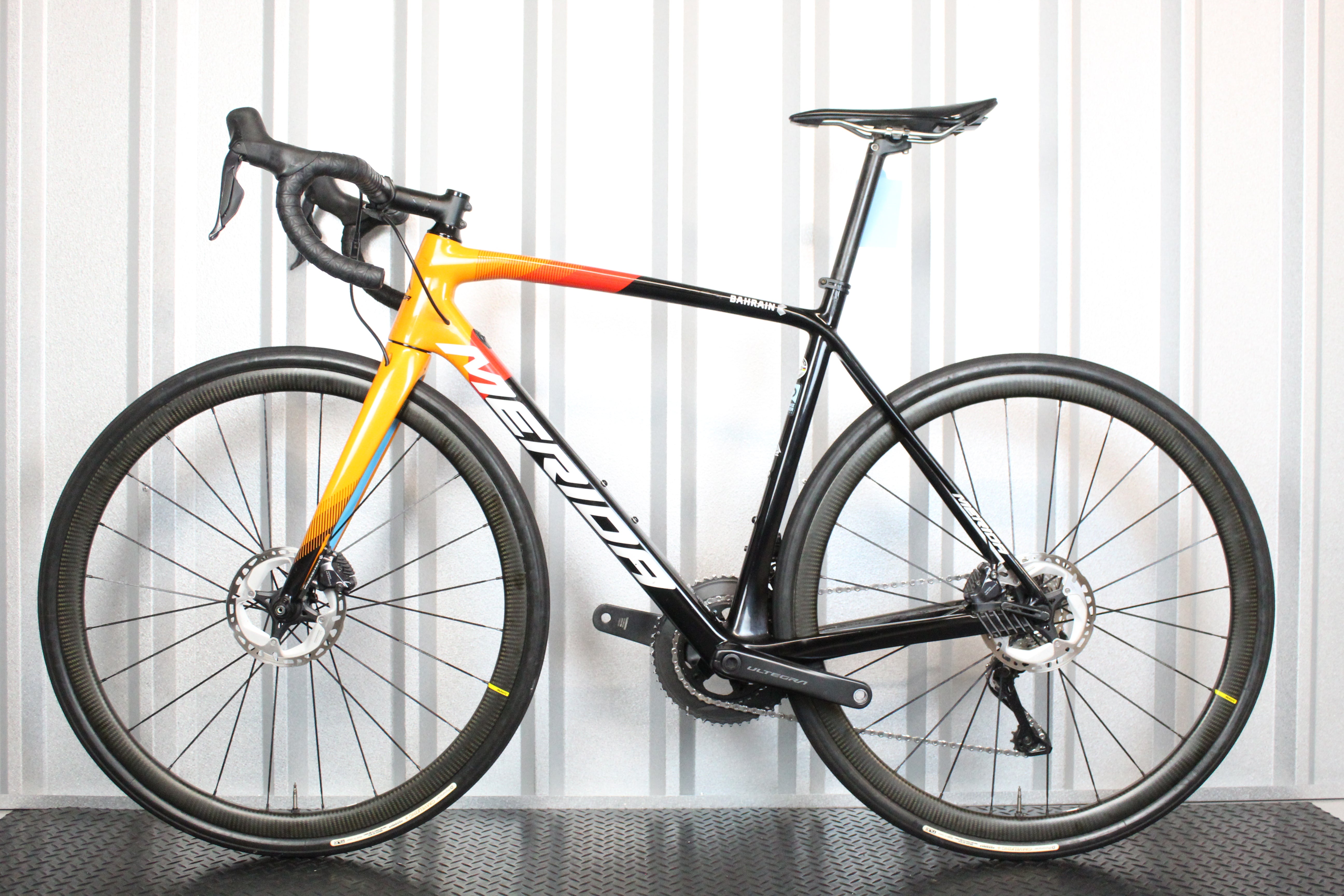 2021 Merida Scultura 5000 Bahrain Edition Ultegra Di2 Road Bike Orange, Black S/M – Used