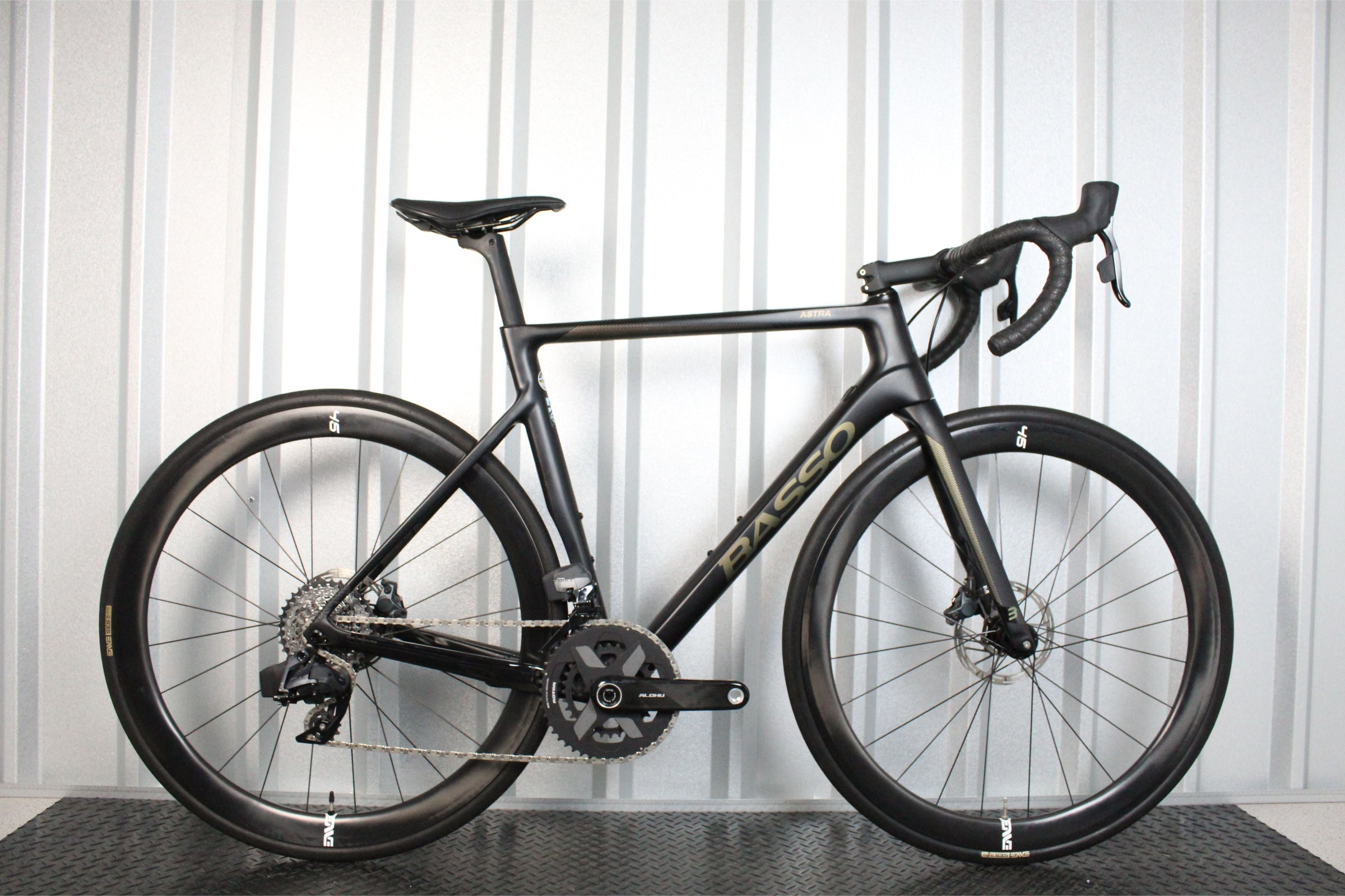 2022 Basso Astra Force AXS Enve Road Bike Black/Gold (Size Medium) - Mint