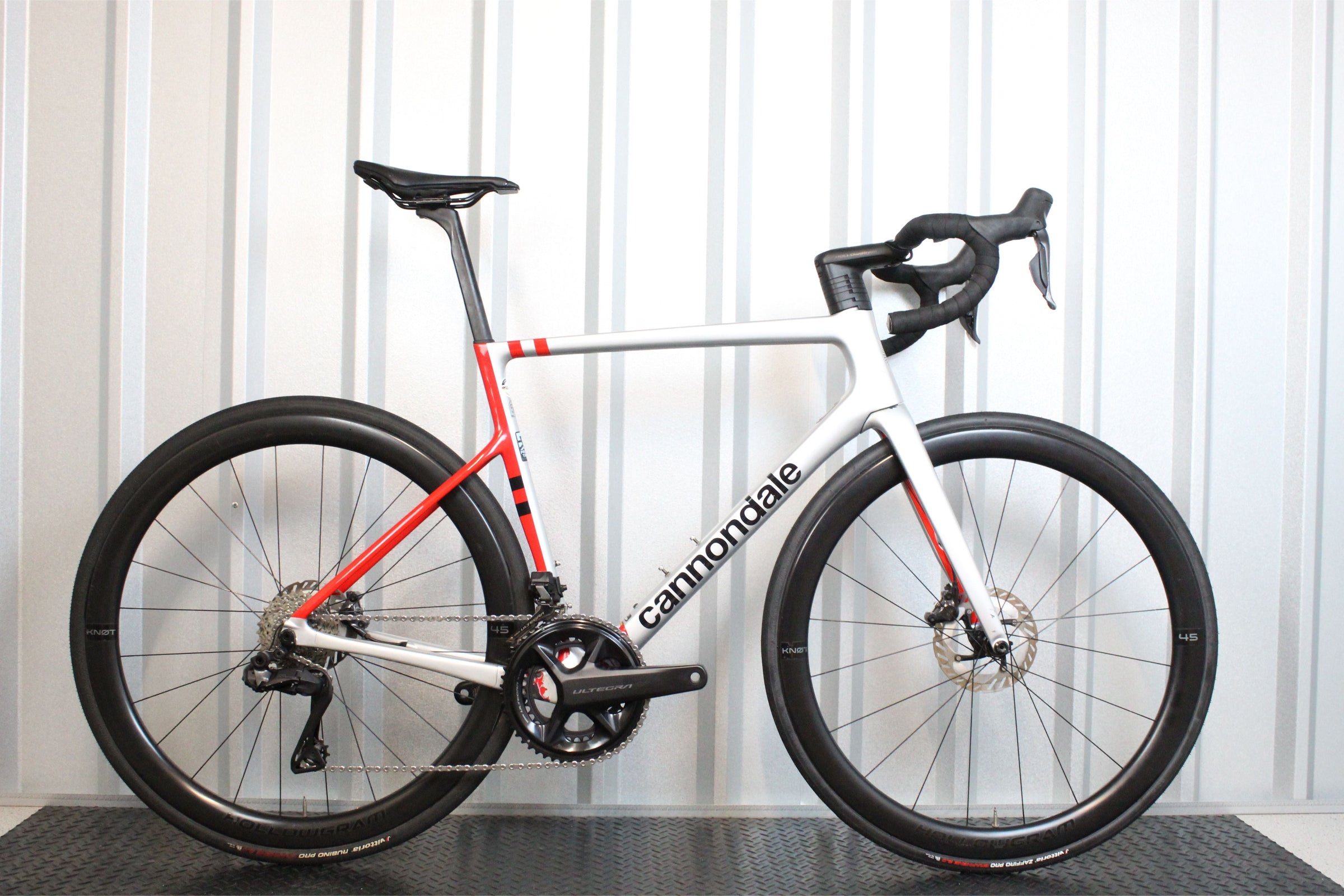 2022 Cannondale Super Six Evo Ultegra Di2 Silver/Rally Red (Size 54cm) - Lightly Used