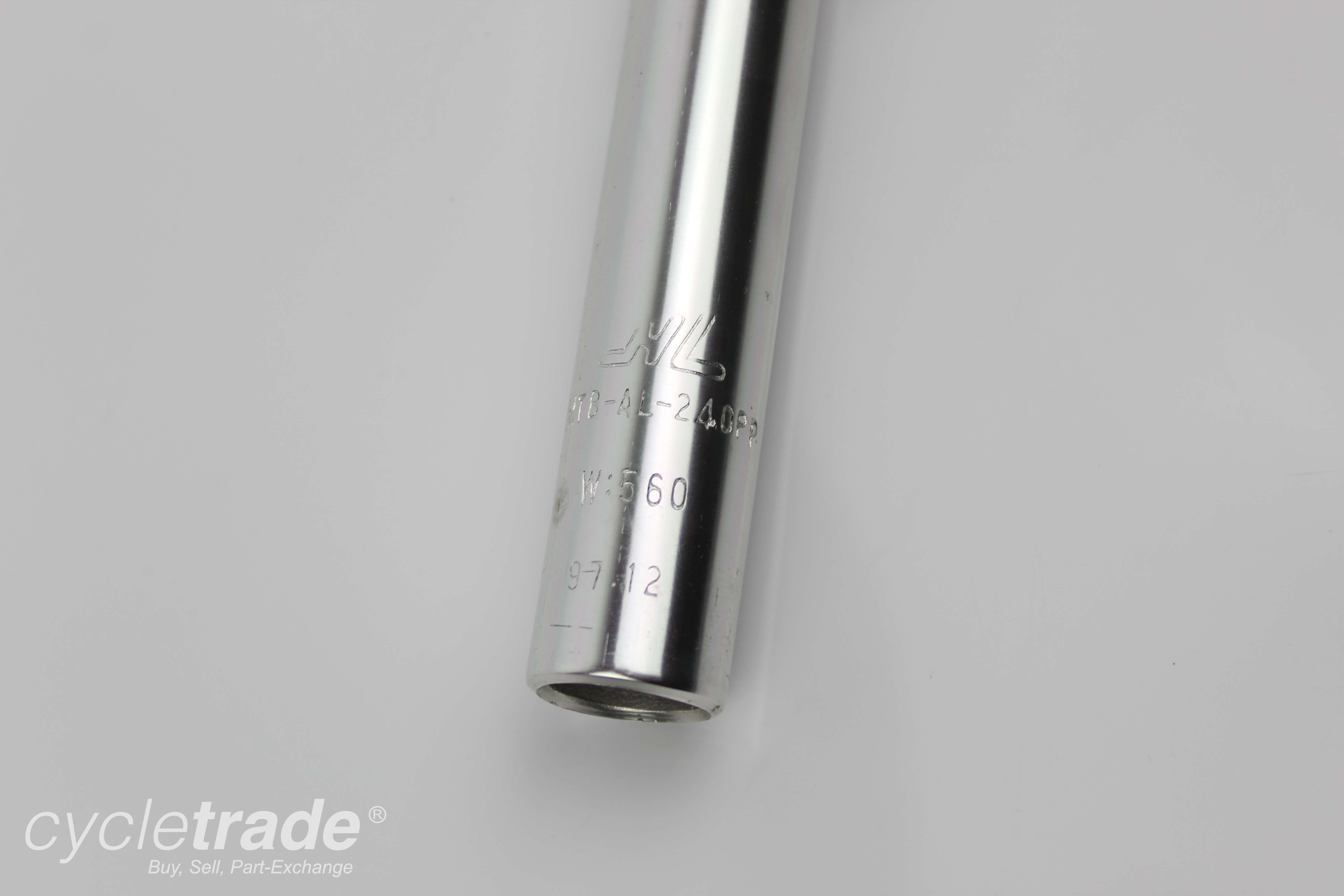 Riser Handlebars- Specialized 560mm 25.4mm Clamp - Grade B