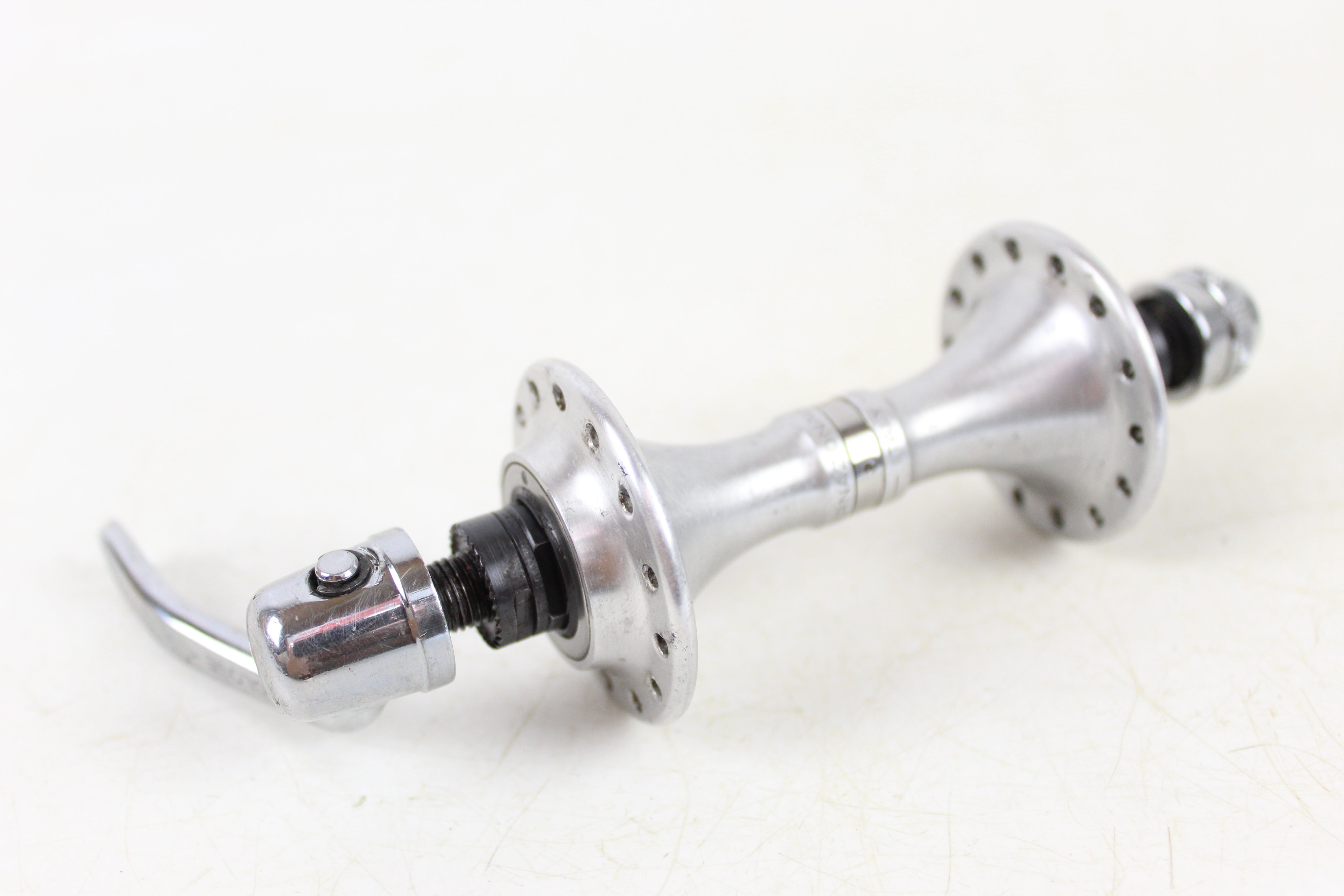 Front Hub - Campagnolo Croce d'aune, 28H 100 x 9mm - Grade B