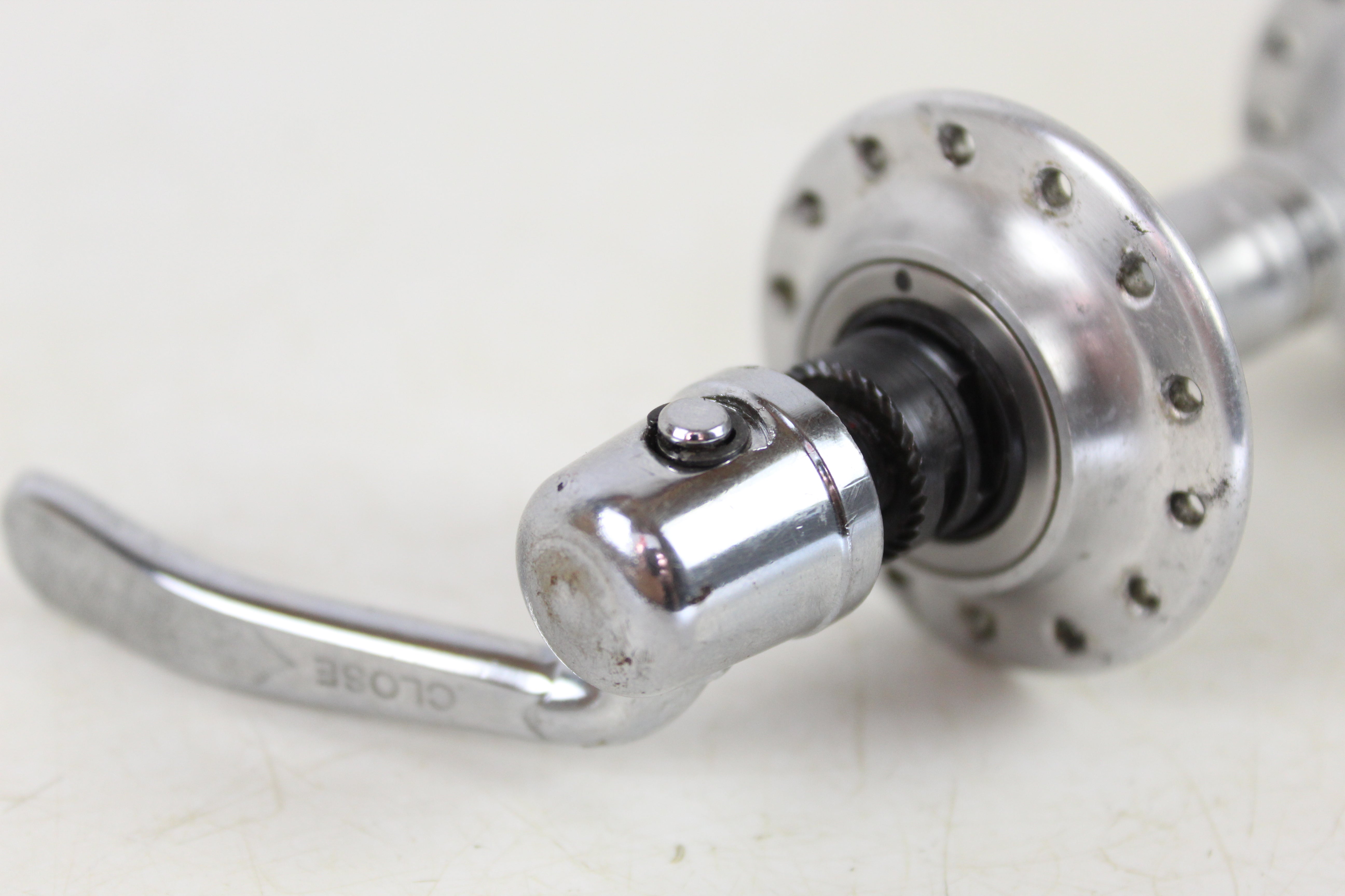 Front Hub - Campagnolo Croce d'aune, 28H 100 x 9mm - Grade B