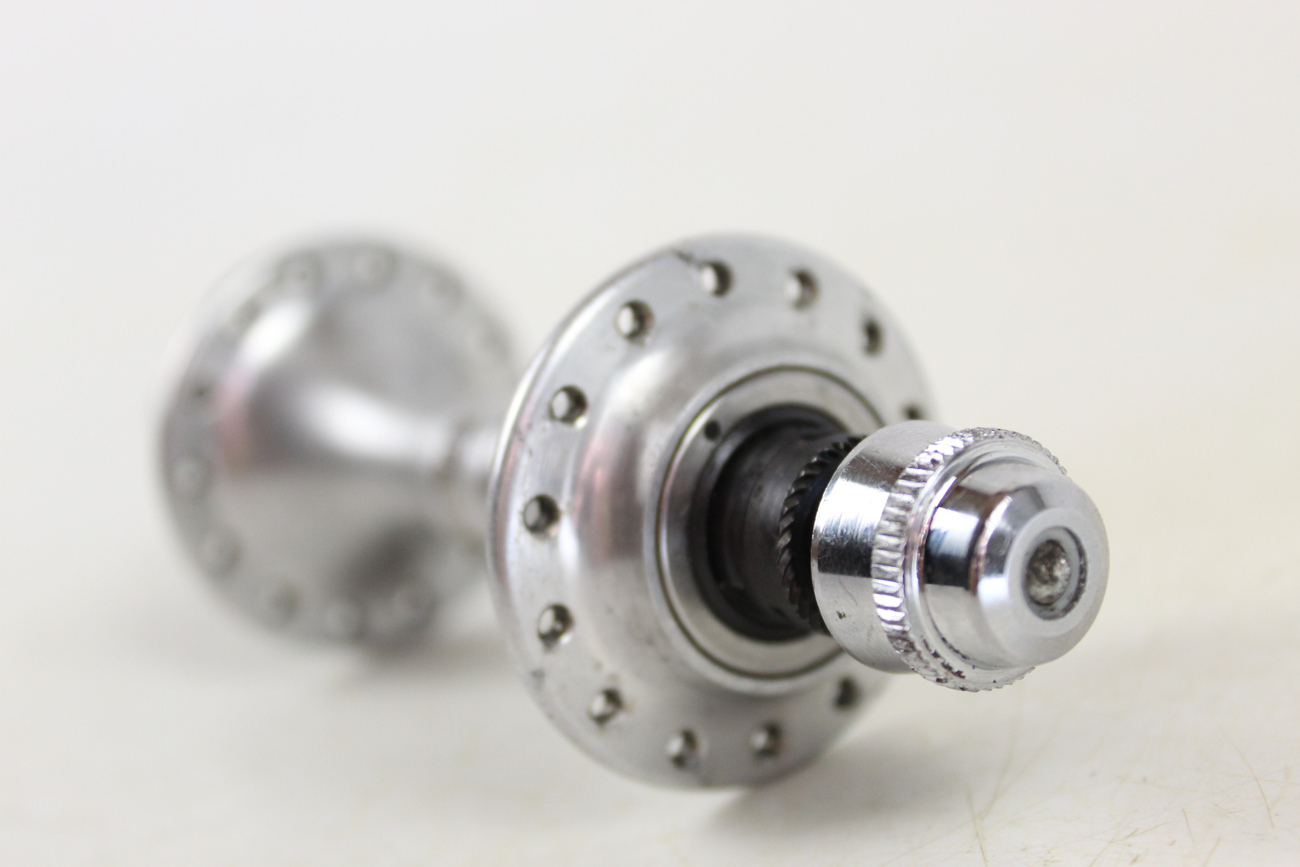 Front Hub - Campagnolo Croce d'aune, 28H 100 x 9mm - Grade B