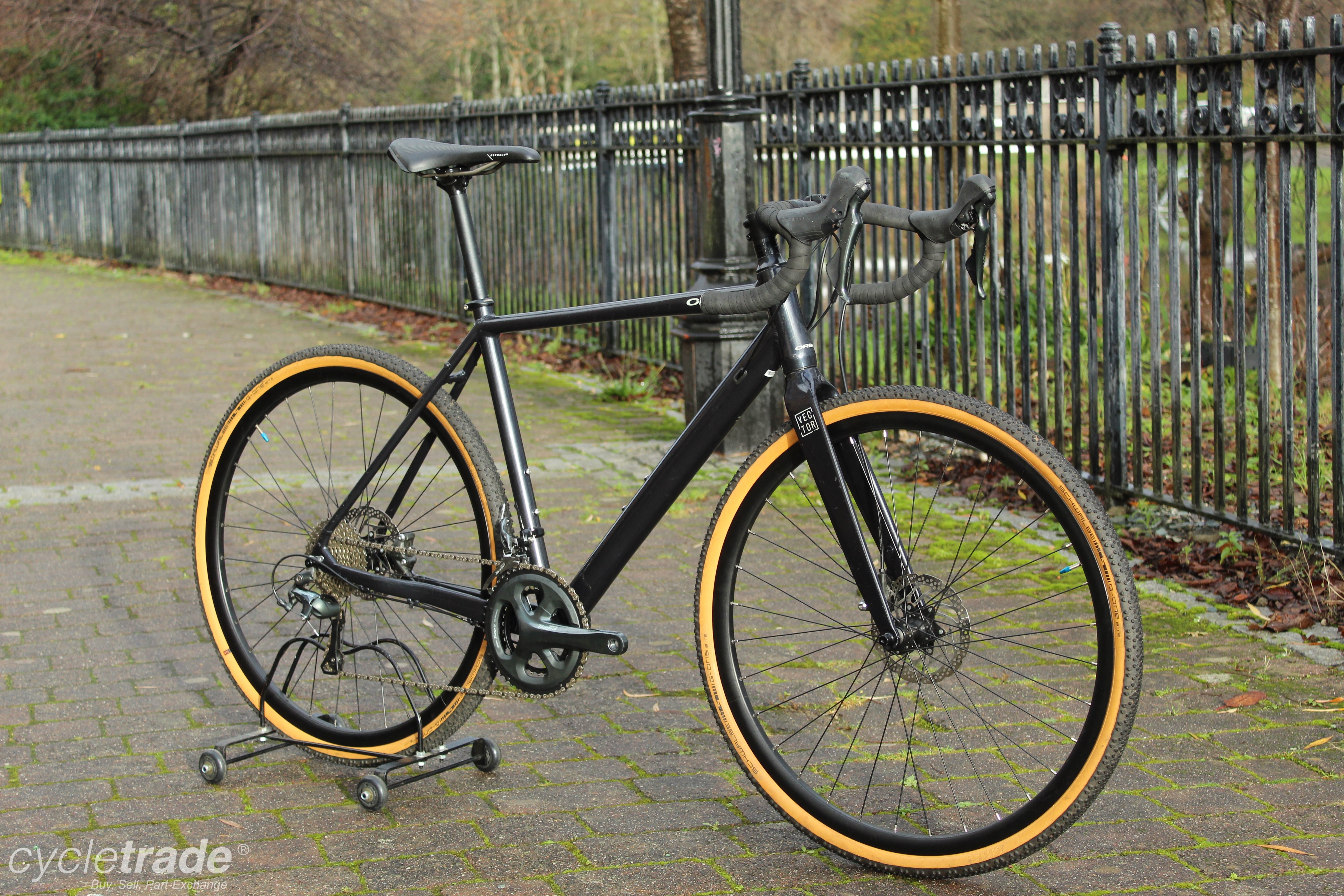 Gravel Bike - Orbea Vector Medium Tiagra Hydraulic 10 Speed