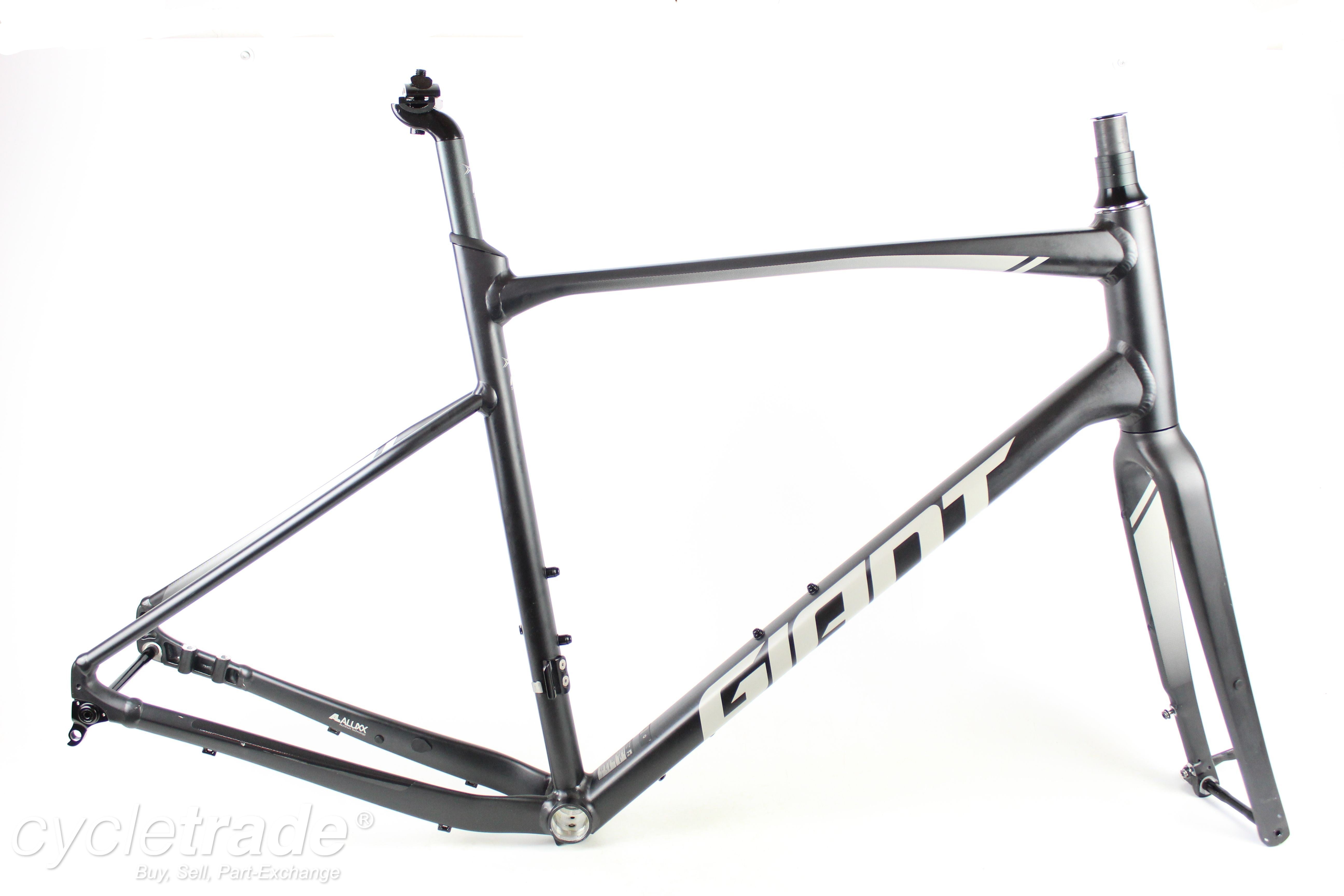 700c CX/Gravel Disc Frameset - Giant Revolt 0 (XL) - Grade A