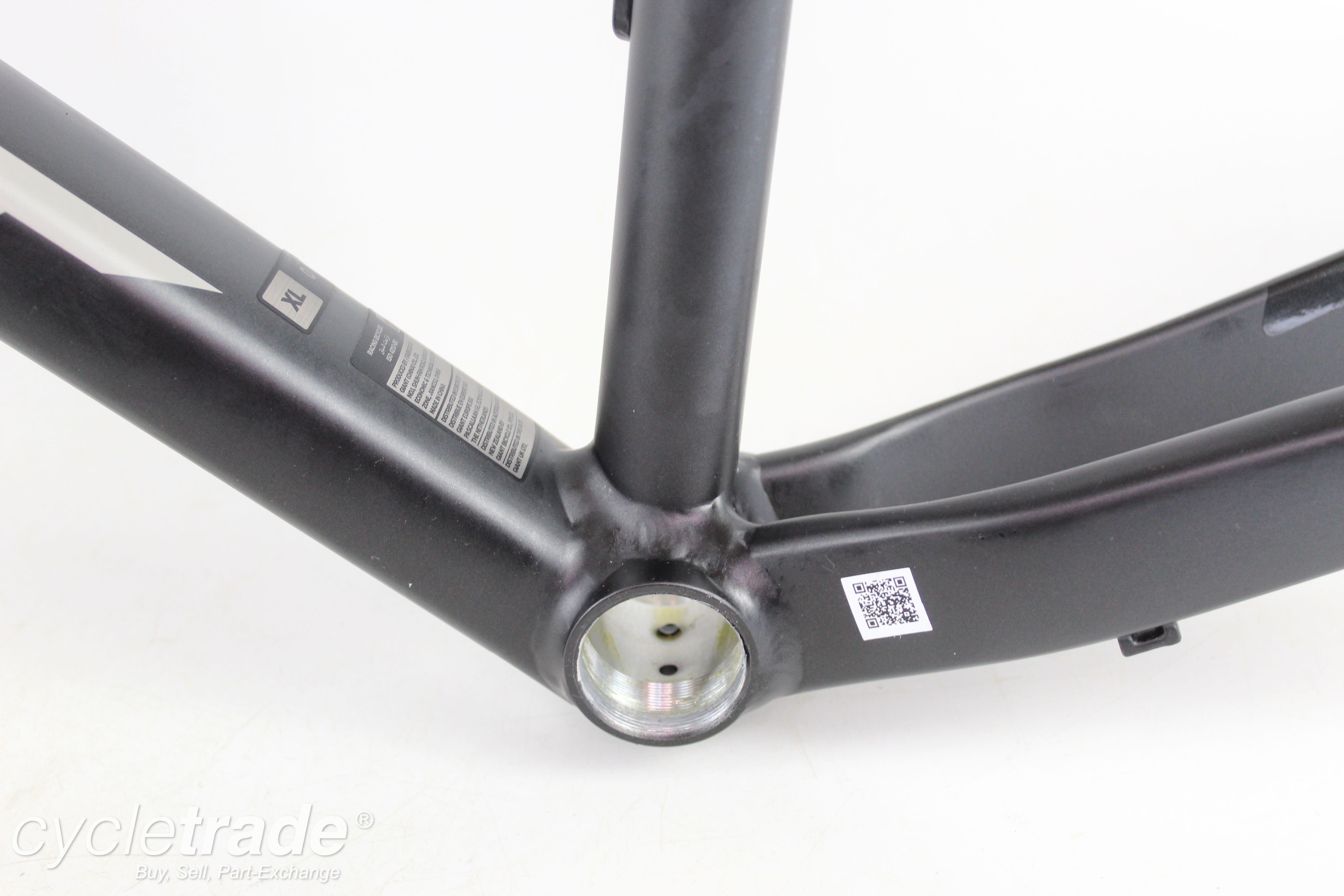 700c CX/Gravel Disc Frameset - Giant Revolt 0 (XL) - Grade A